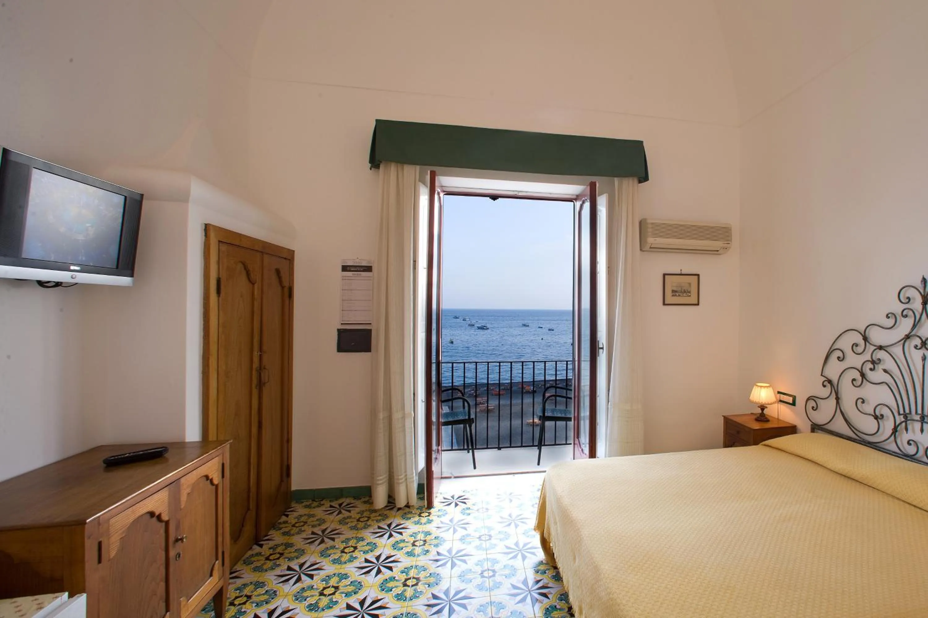Bed in La Caravella di Positano - Relais, Beach & Residences
