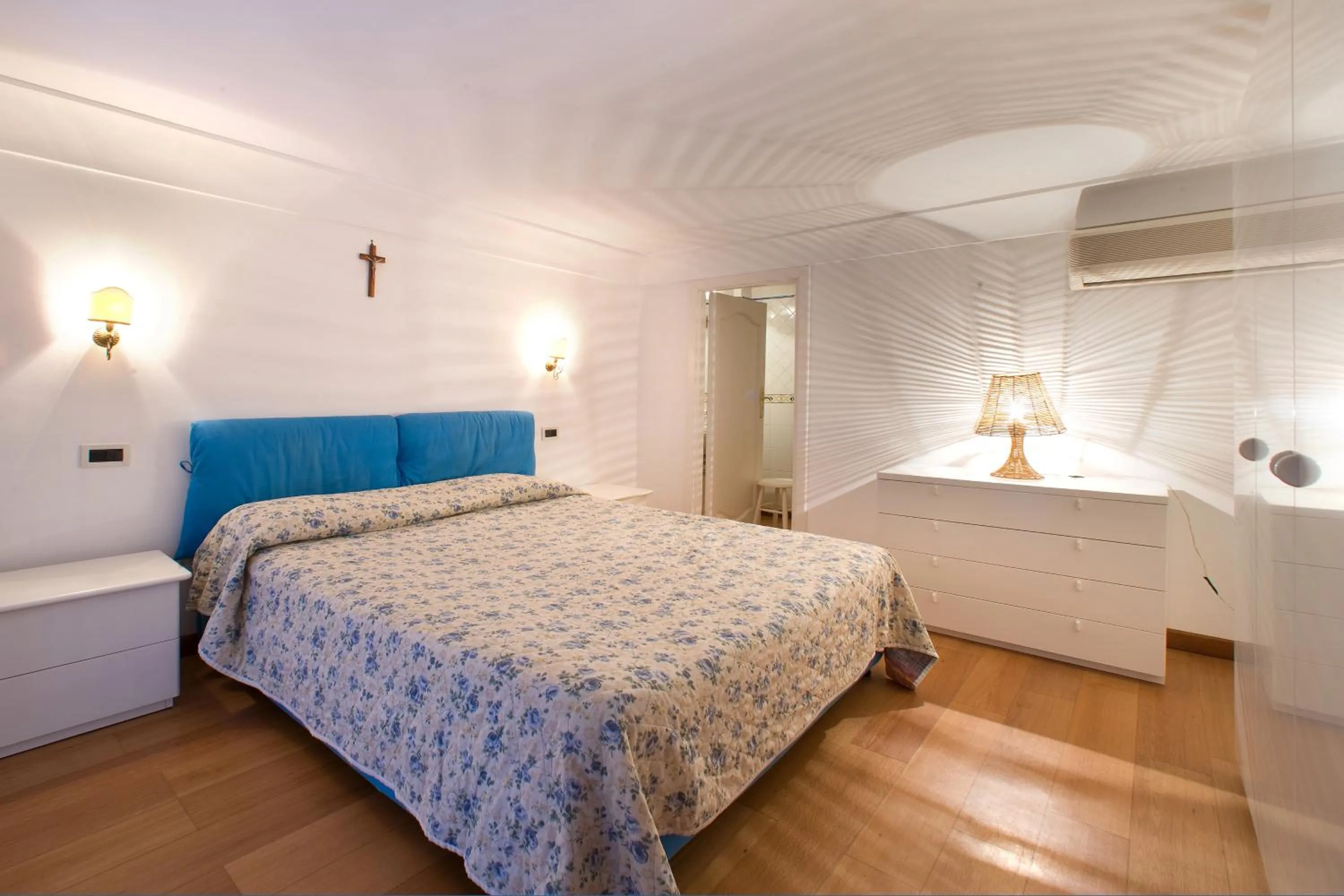 Bed in La Caravella di Positano - Relais, Beach & Residences