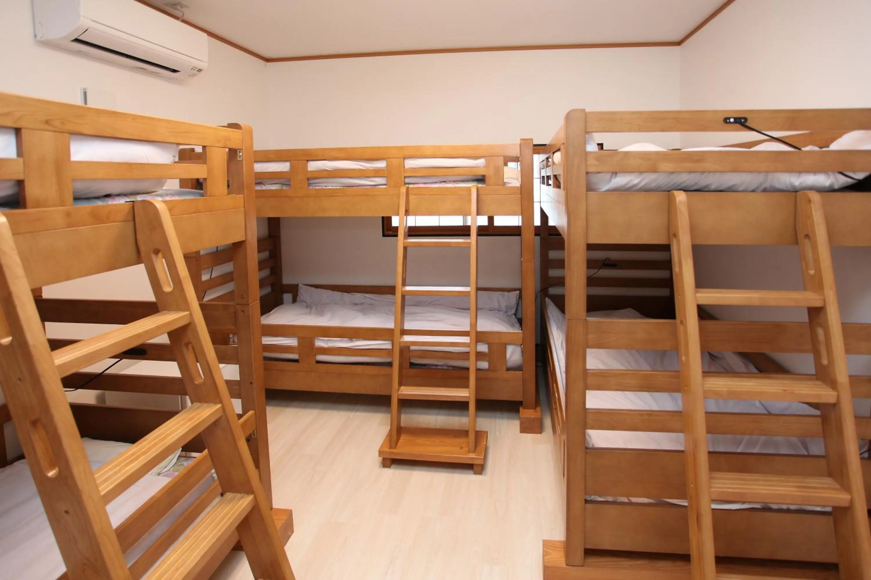 bunk bed, Bed in Fujiyama Base