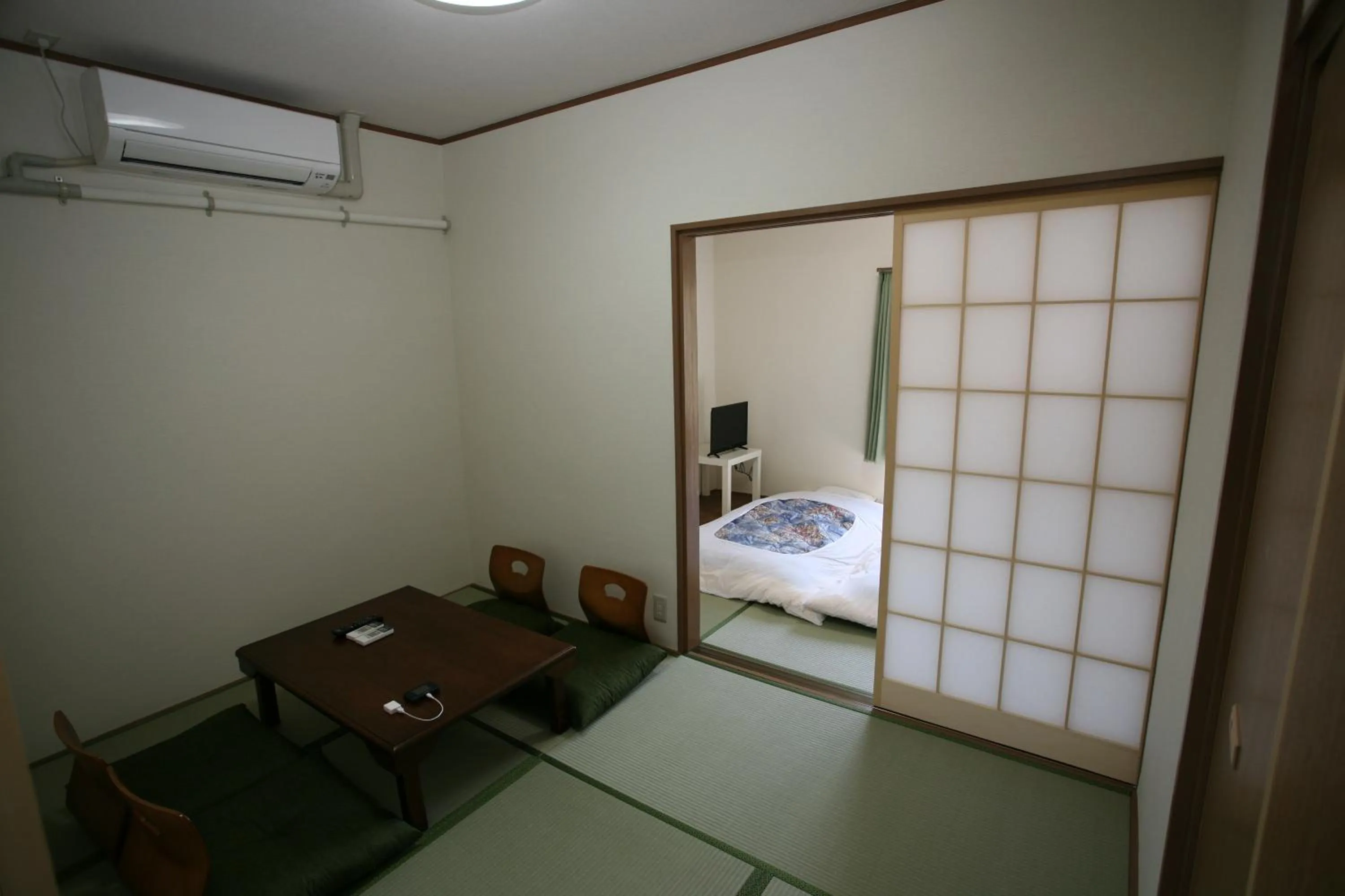 Dining area, Bed in Fujiyama Base