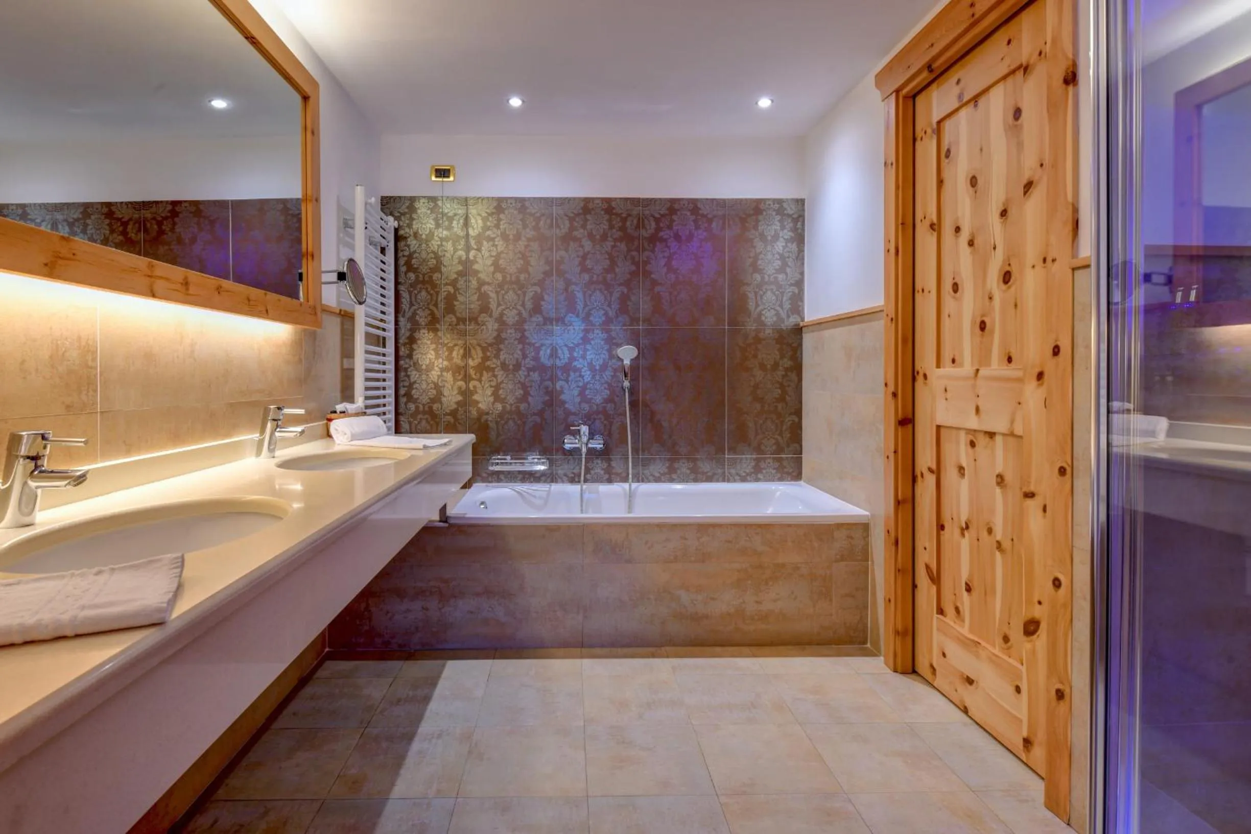 Bathroom in Cerana Relax Hotel