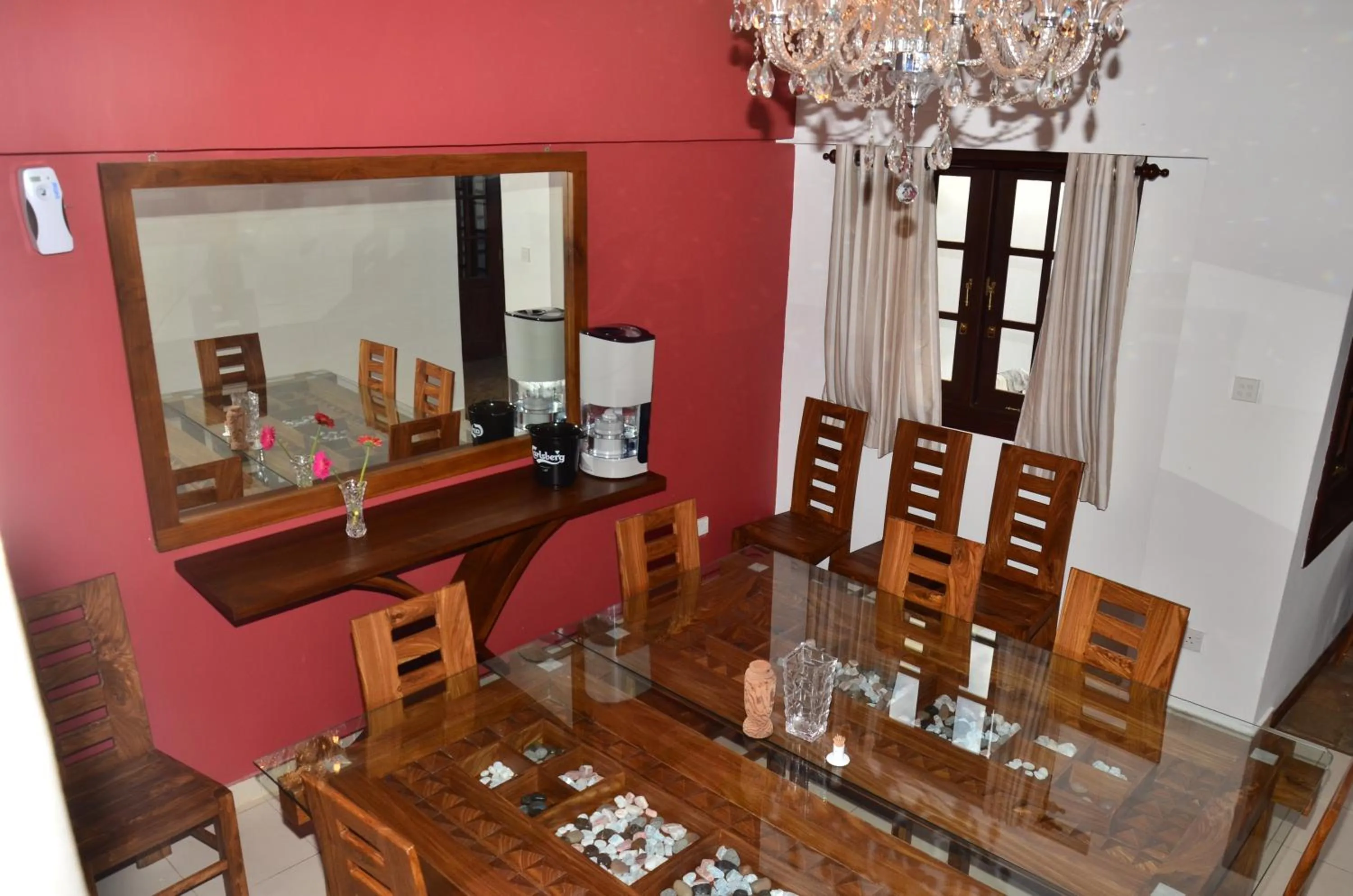 Restaurant/places to eat in Bungalow 1926