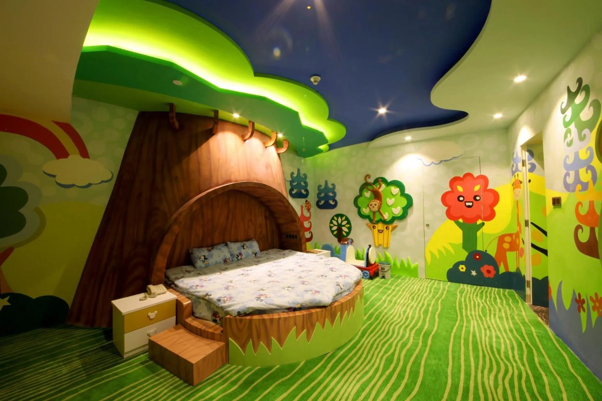 Photo of the whole room, Bed in Four Points by Sheraton Heyuan Resort