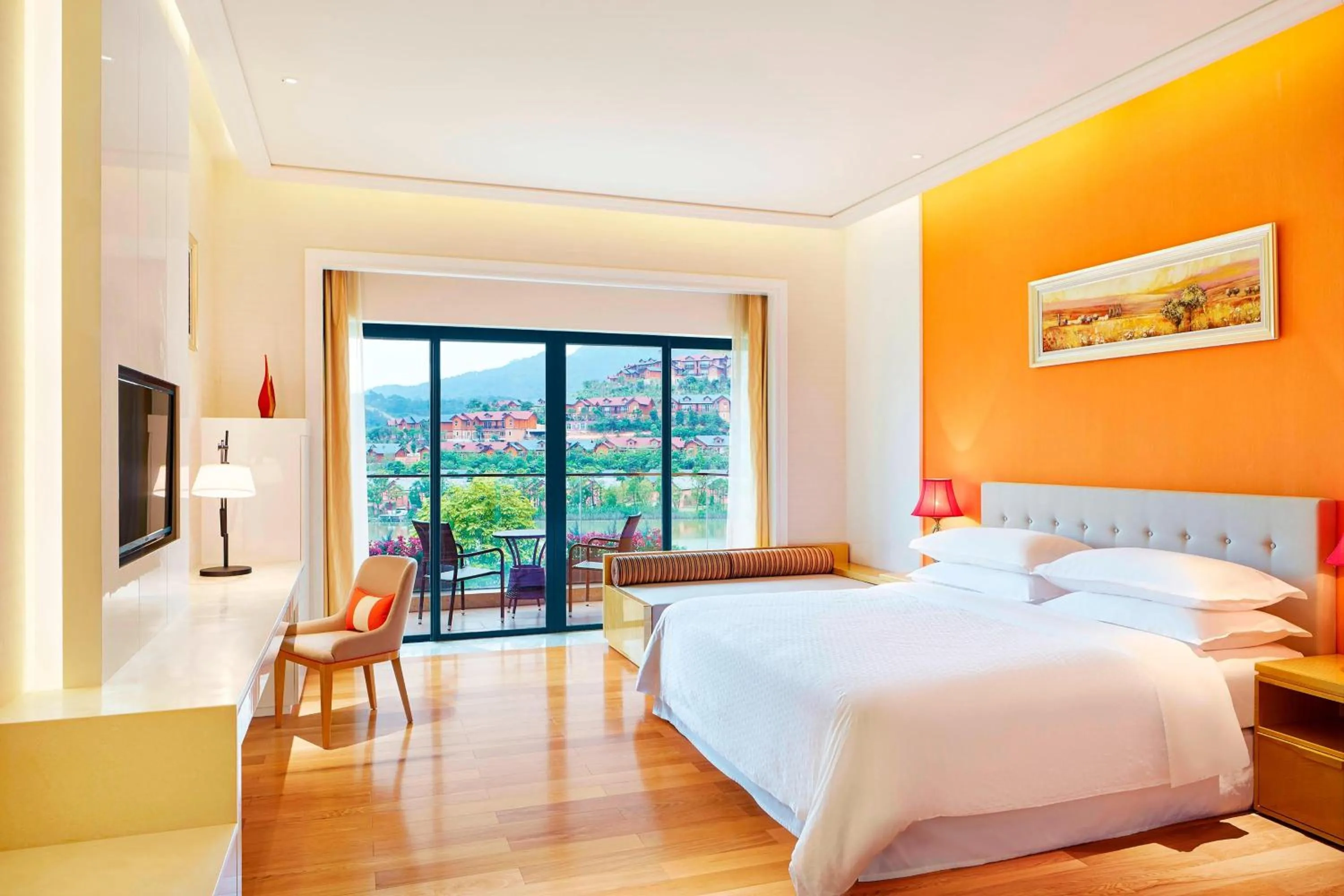 Photo of the whole room, Bed in Four Points by Sheraton Heyuan Resort