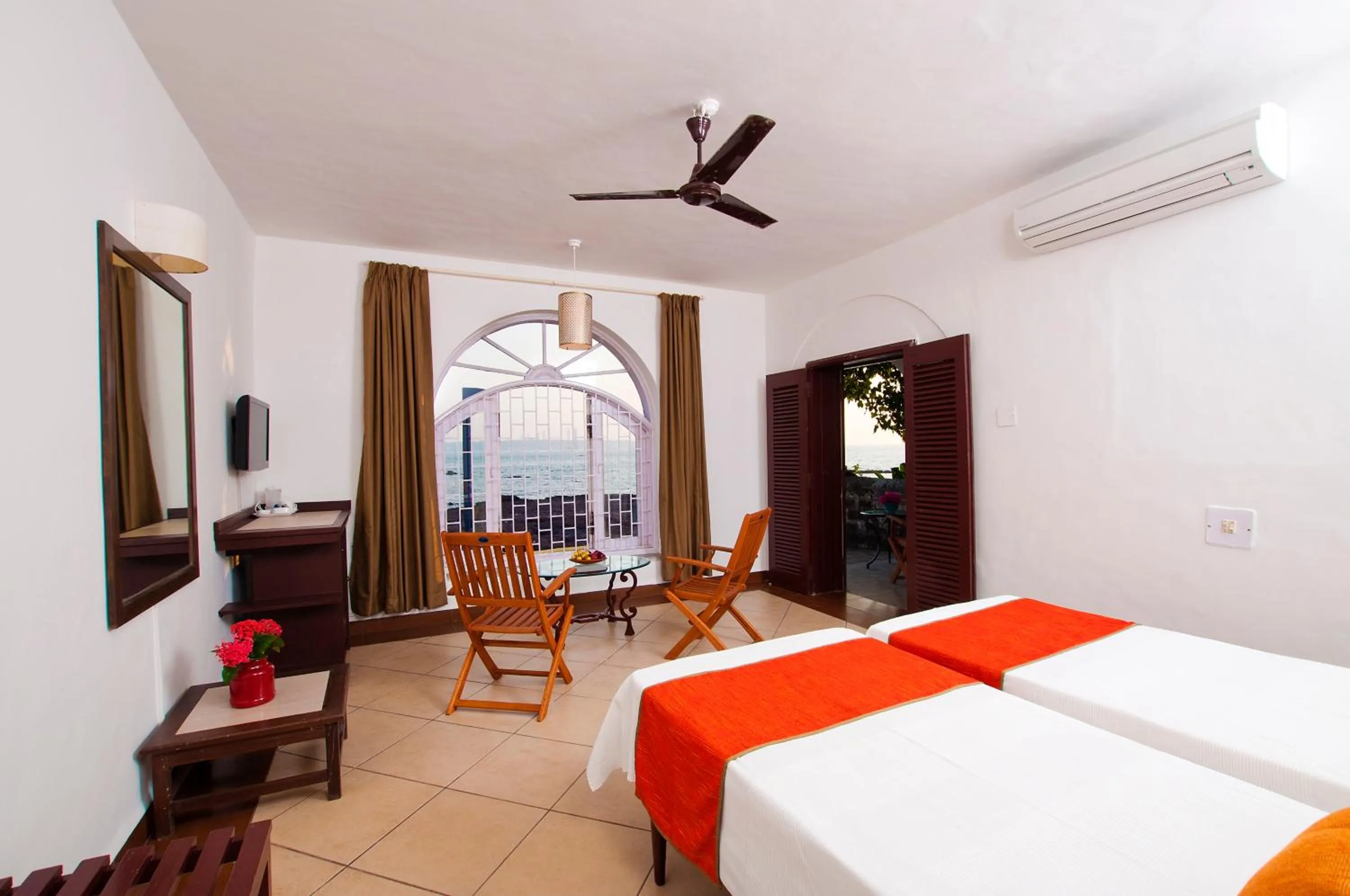 Patio, Bed in O Pescador an Indy Resort