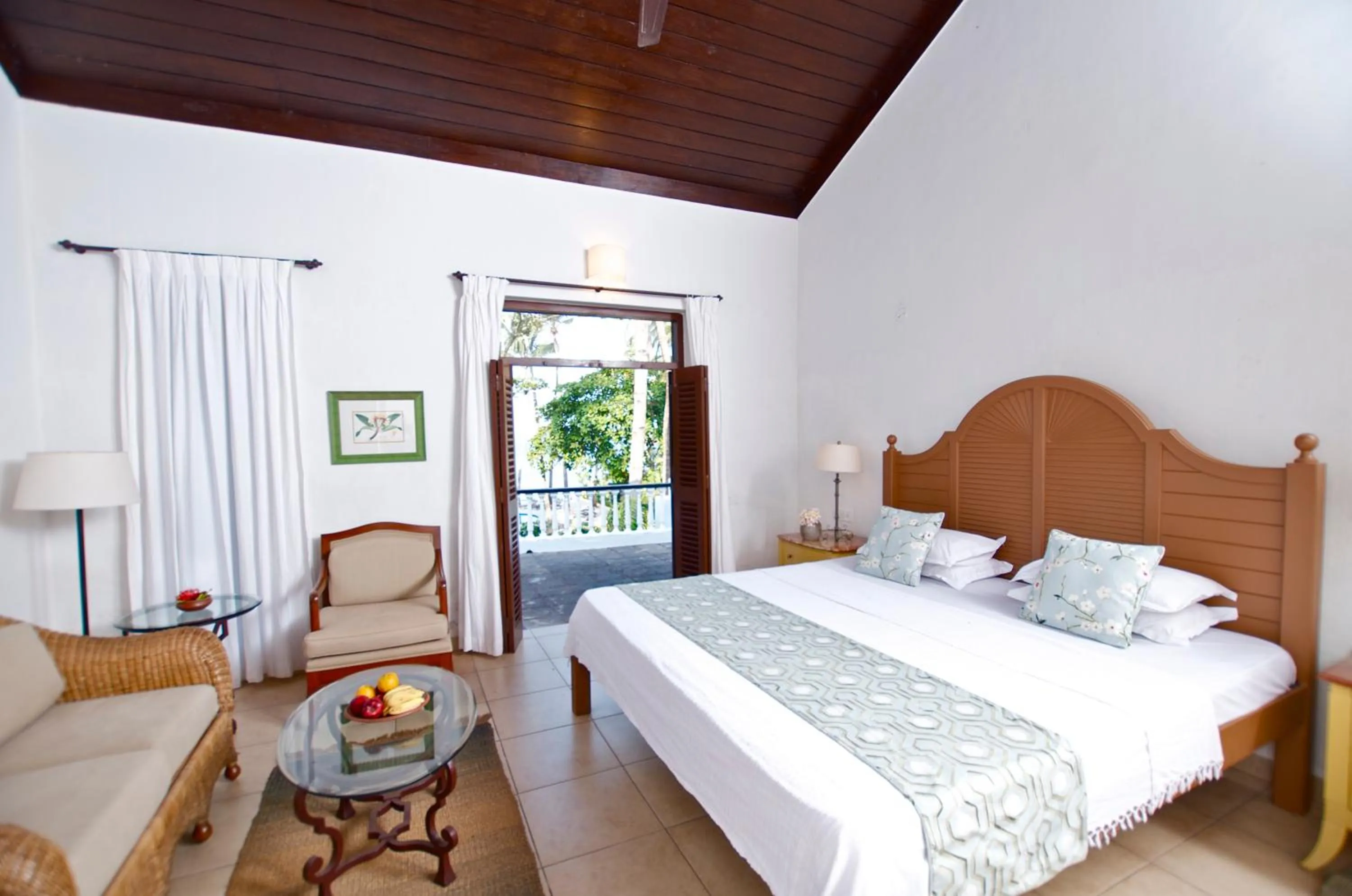 Photo of the whole room, Bed in O Pescador an Indy Resort