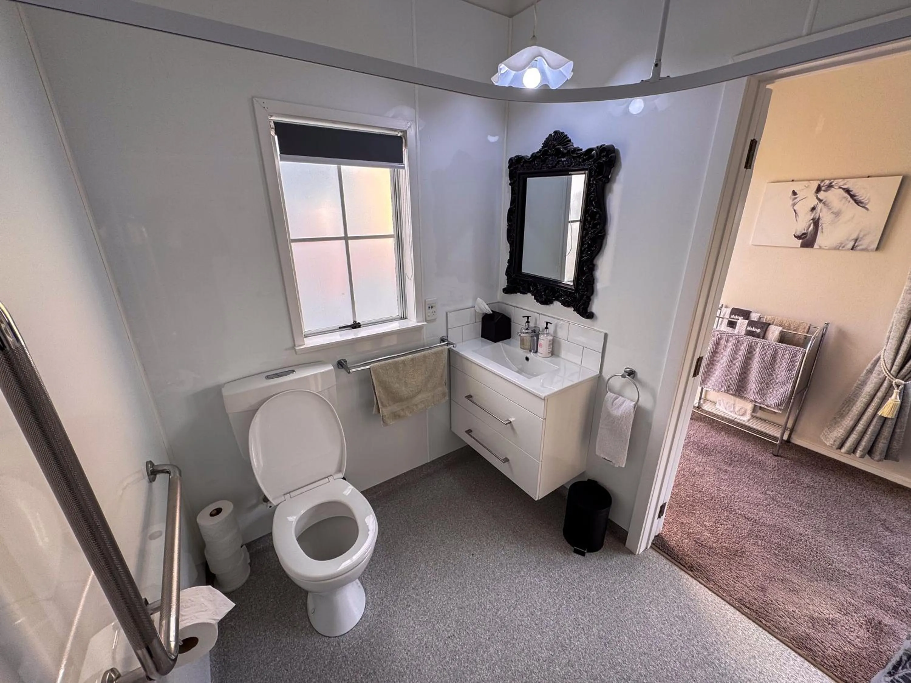 Shower in Swan House