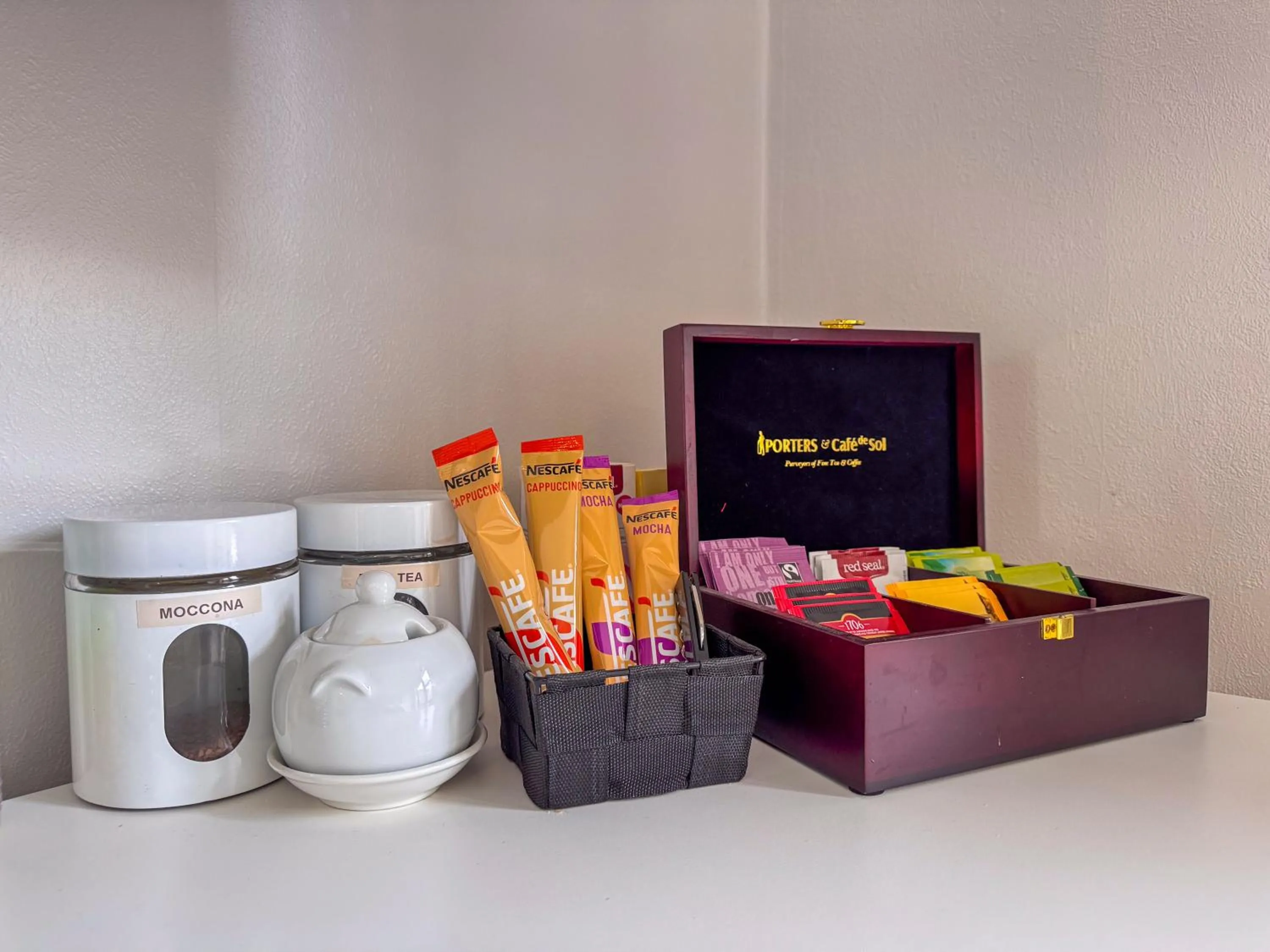 Coffee/tea facilities in Swan House