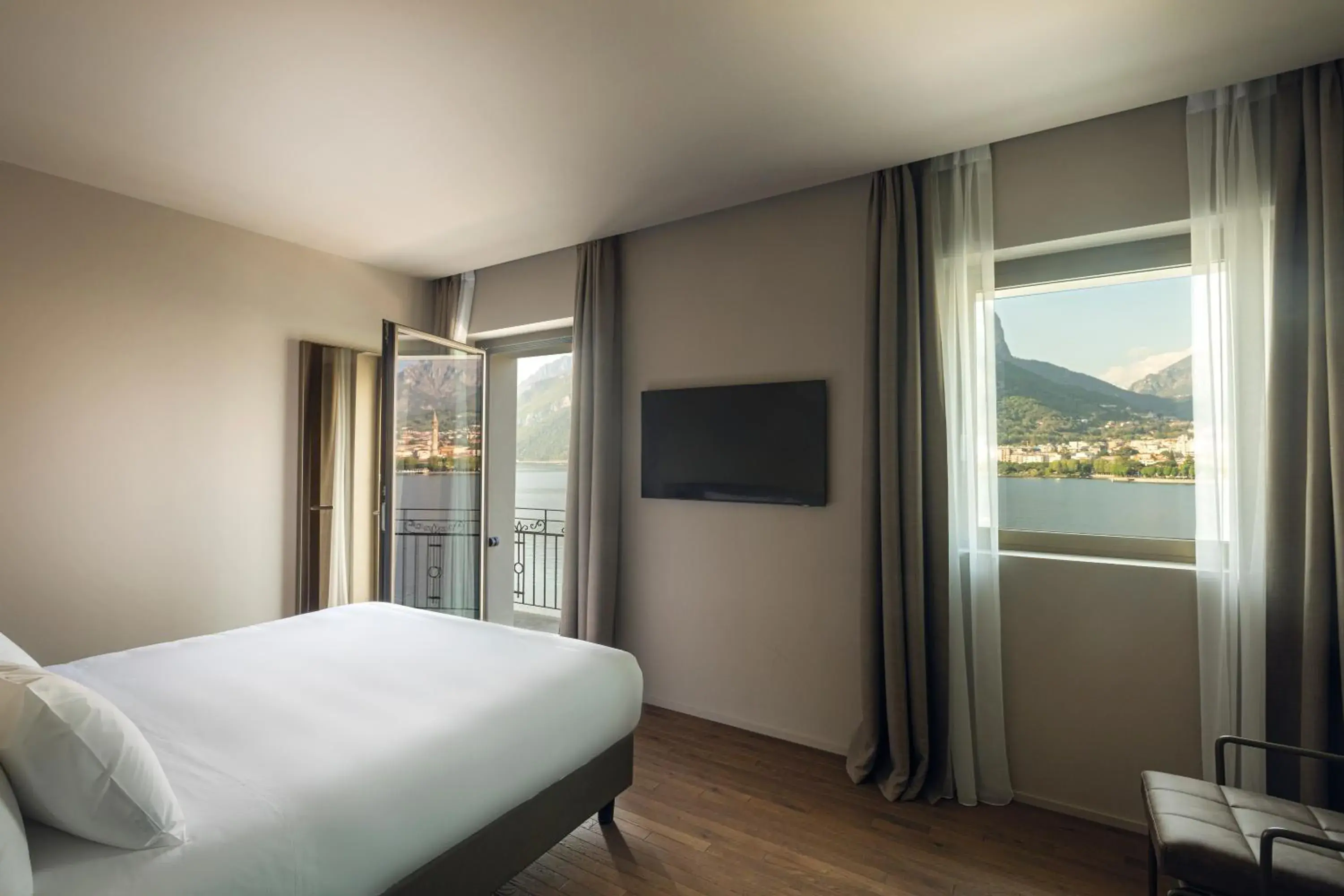 Superior Double or Twin Room with Lake View and Balcony - single occupancy in Hotel Promessi Sposi Superior Double or Twin Room with Lake View and Balcony - single occupancy in Hotel Promessi Sposi