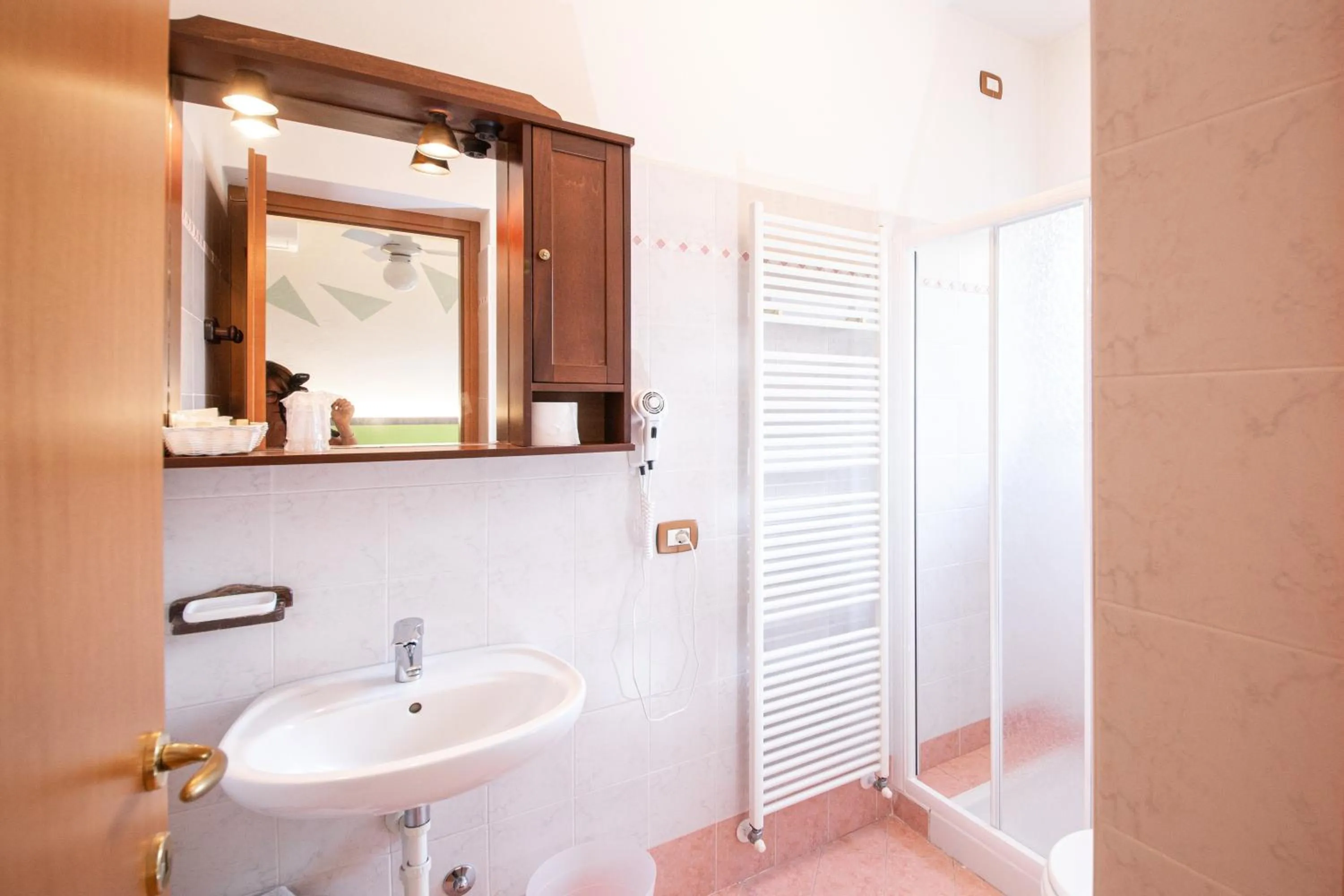 Shower in Hotel Menapace