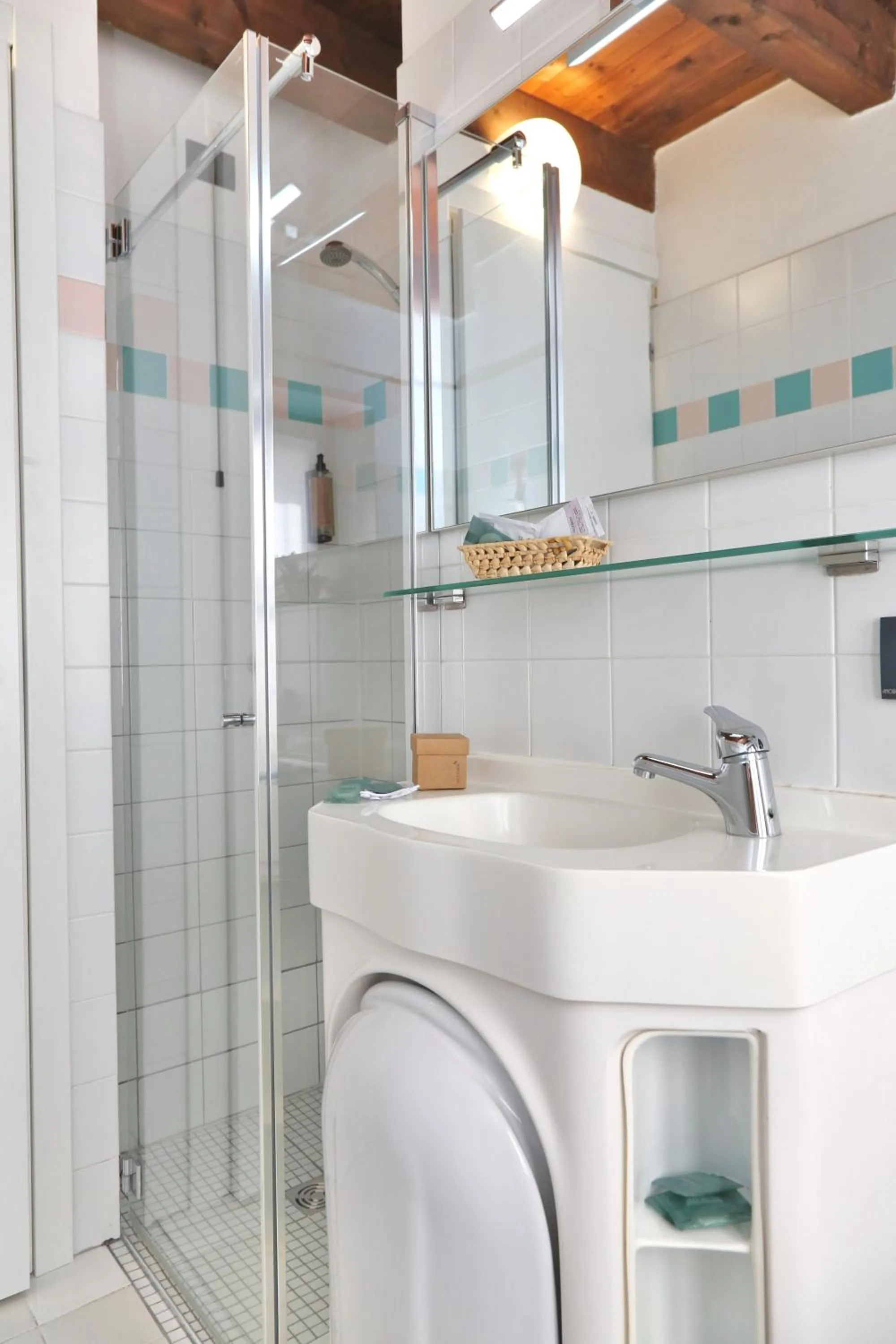 Shower in Albergo All'Ancora