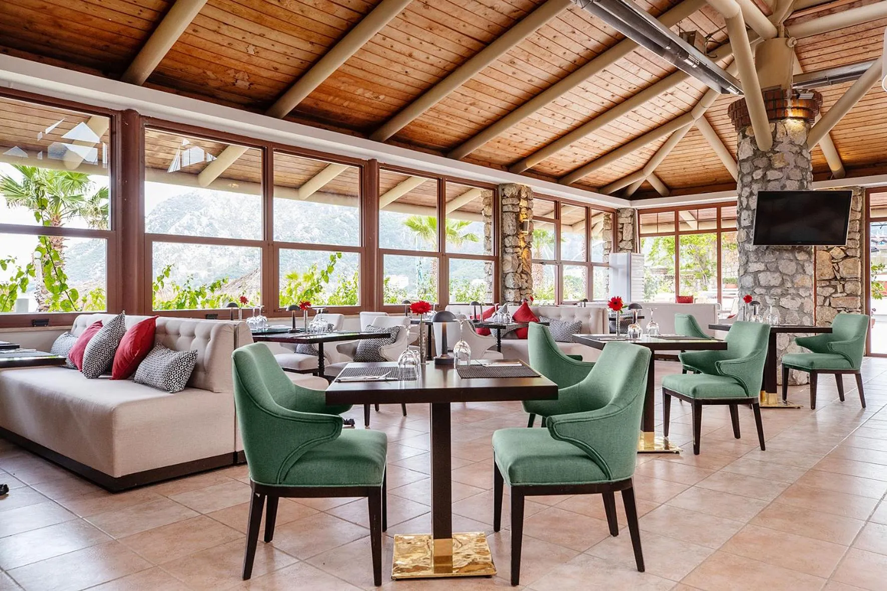 Restaurant/places to eat in Marti Resort Deluxe Hotel