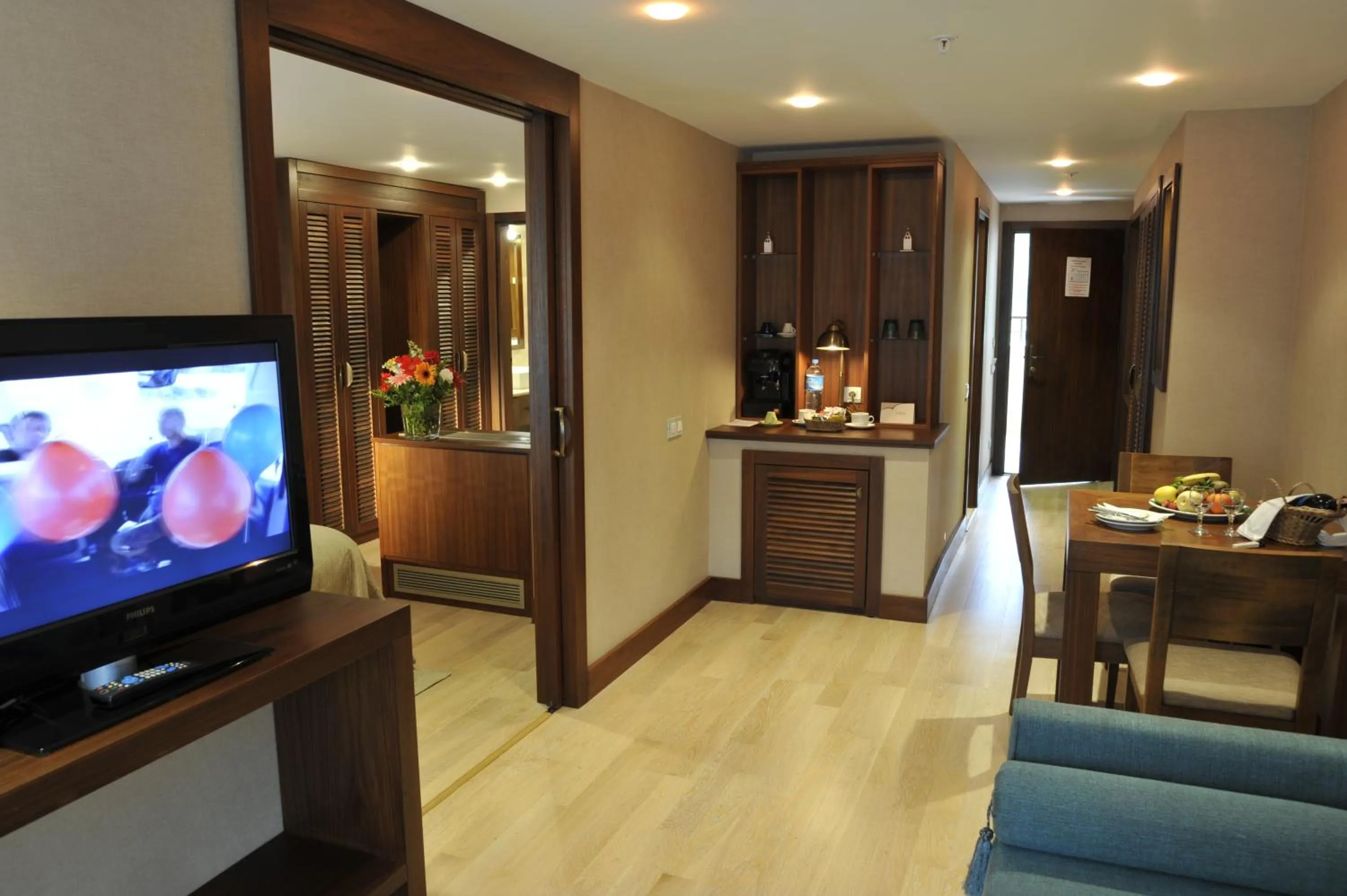 TV and multimedia in Marti Resort Deluxe Hotel