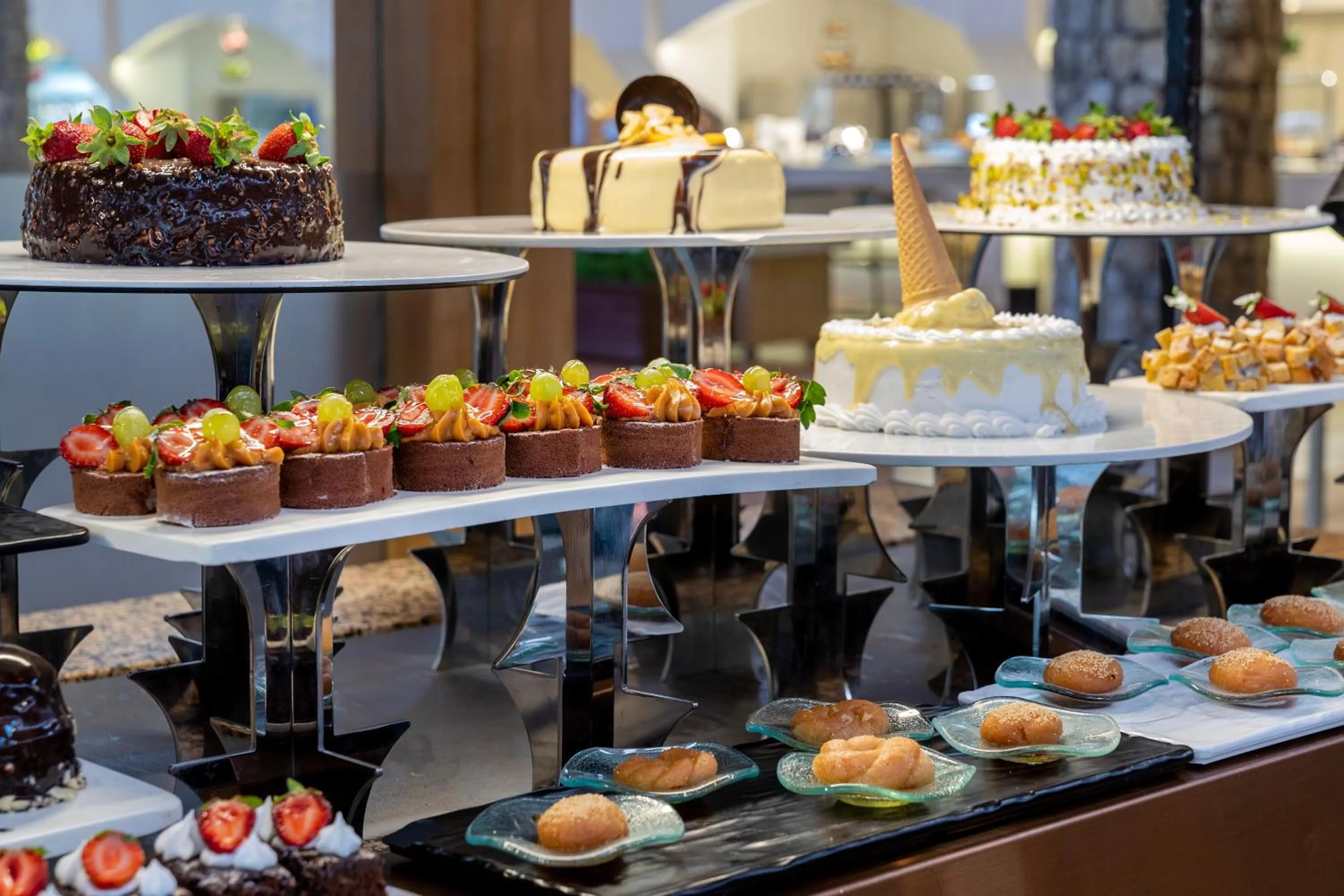 Restaurant/places to eat in Marti Resort Deluxe Hotel