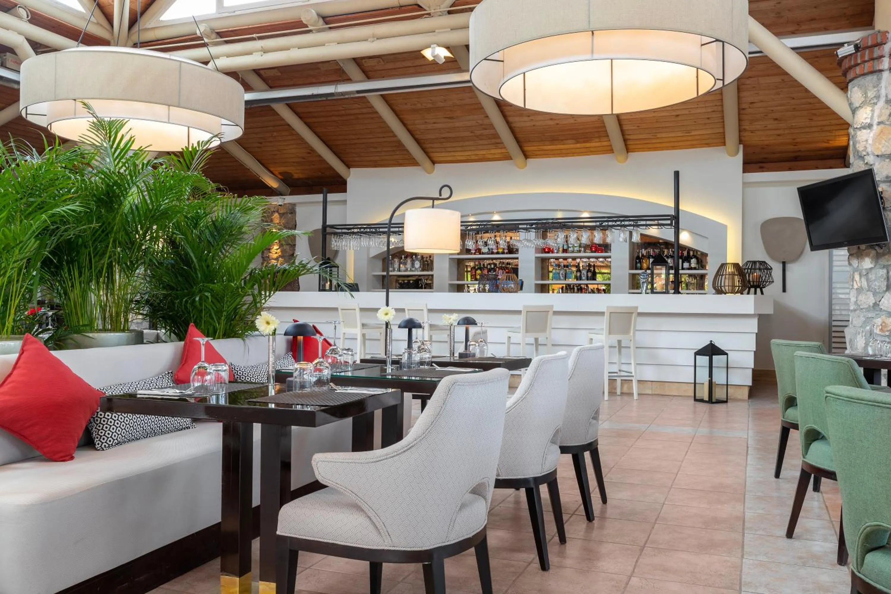 Restaurant/places to eat in Marti Resort Deluxe Hotel