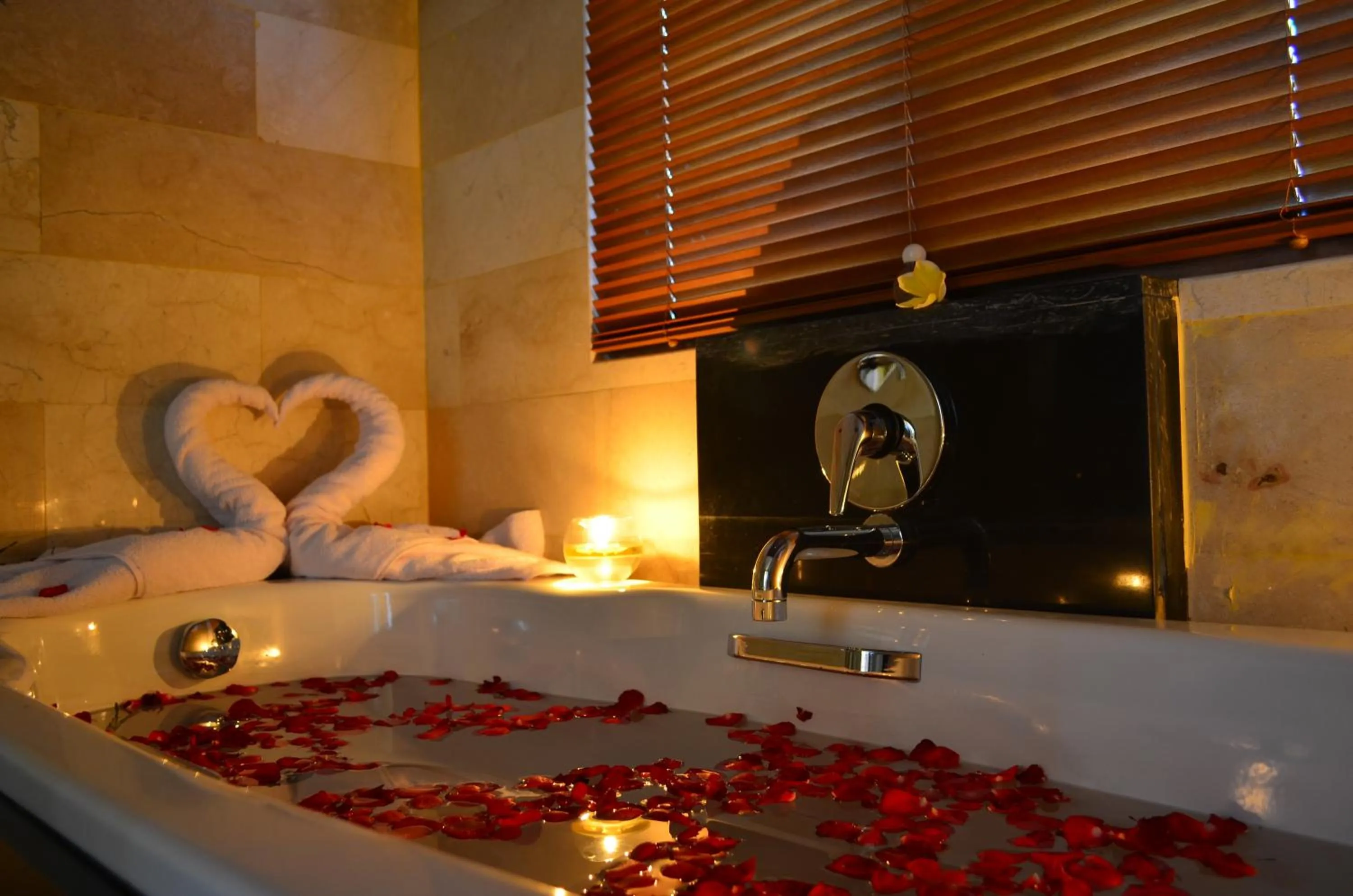 Hot Tub in Tetirah Boutique Hotel