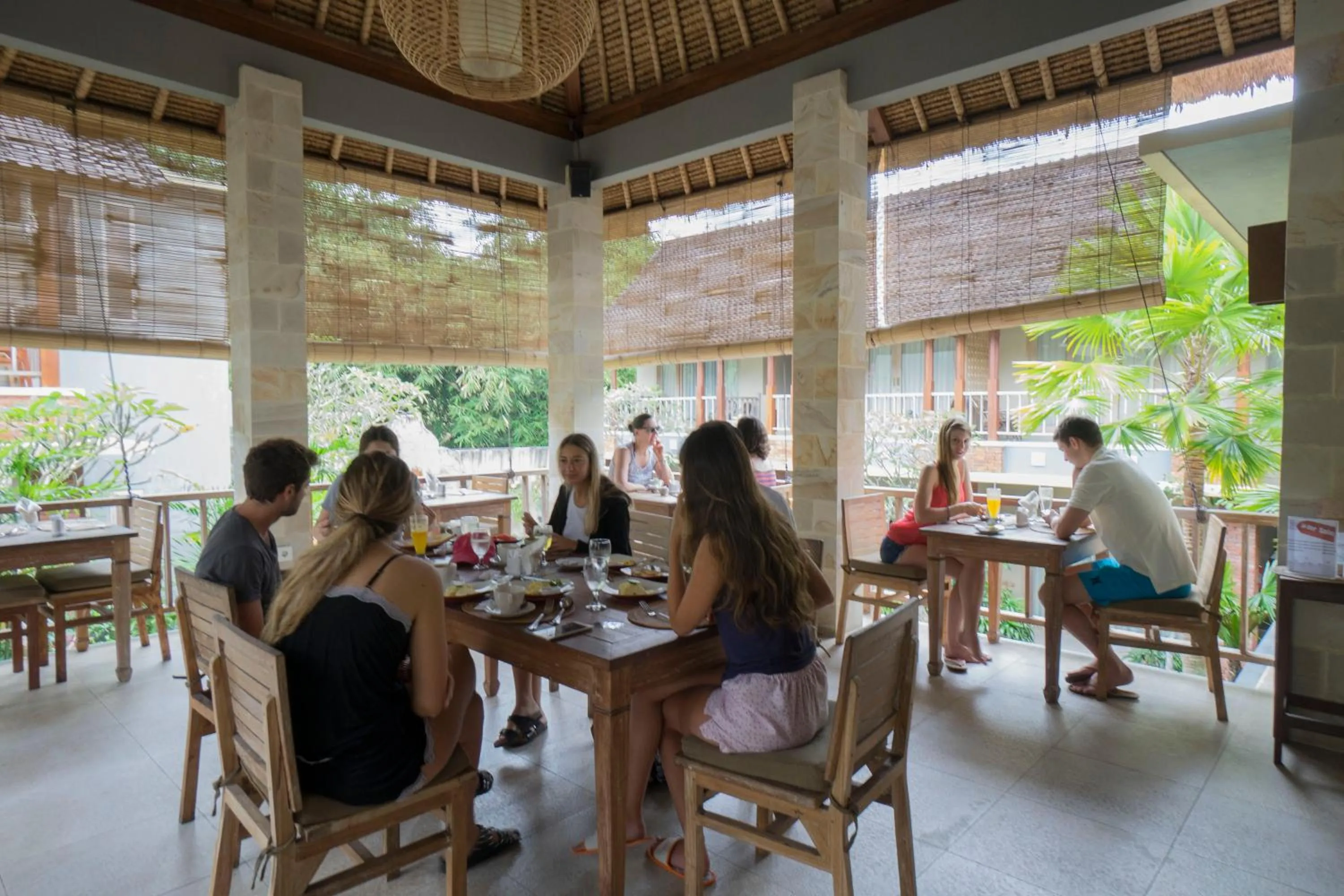 Restaurant/places to eat in Tetirah Boutique Hotel