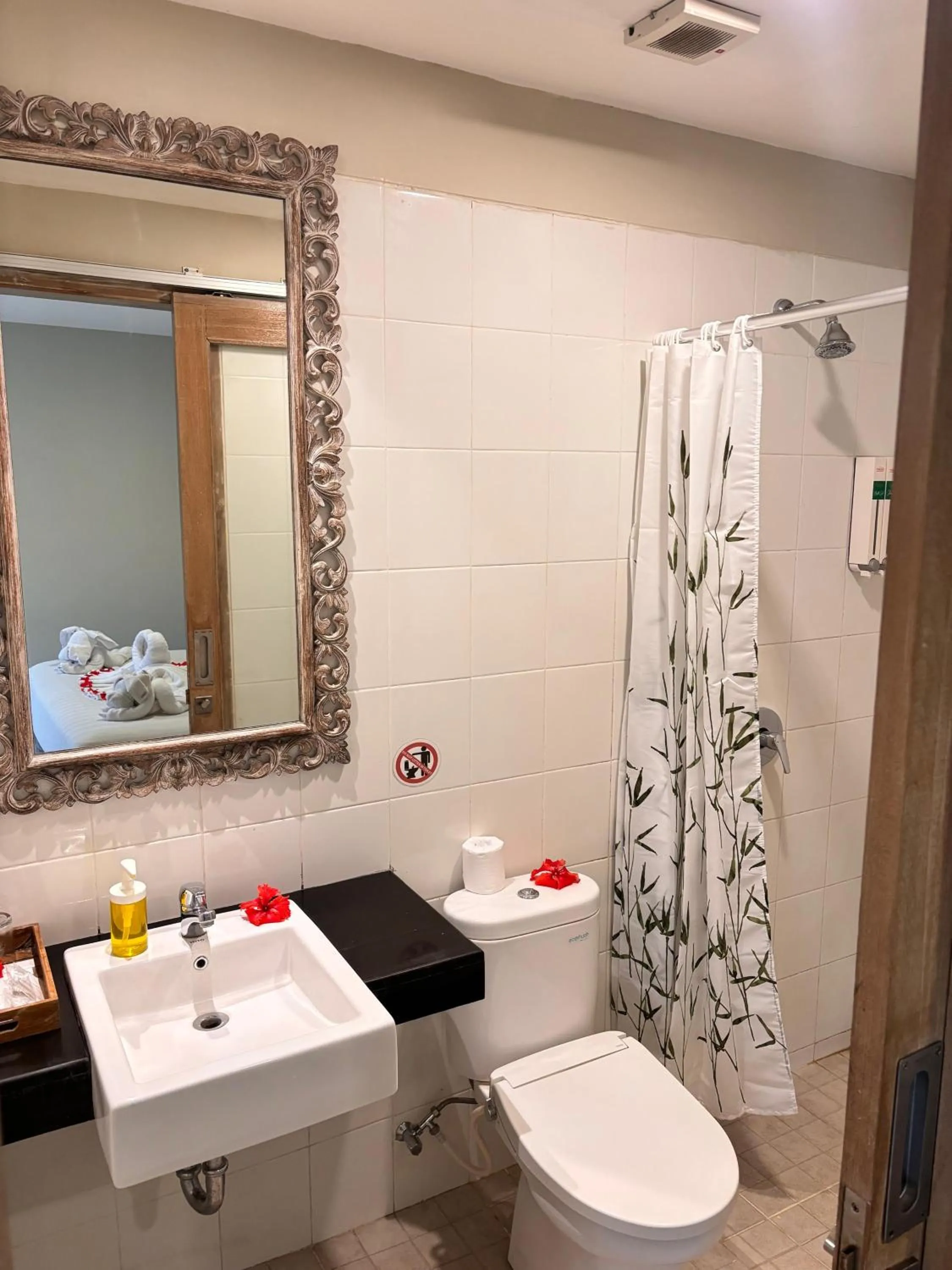 Shower in Tetirah Boutique Hotel