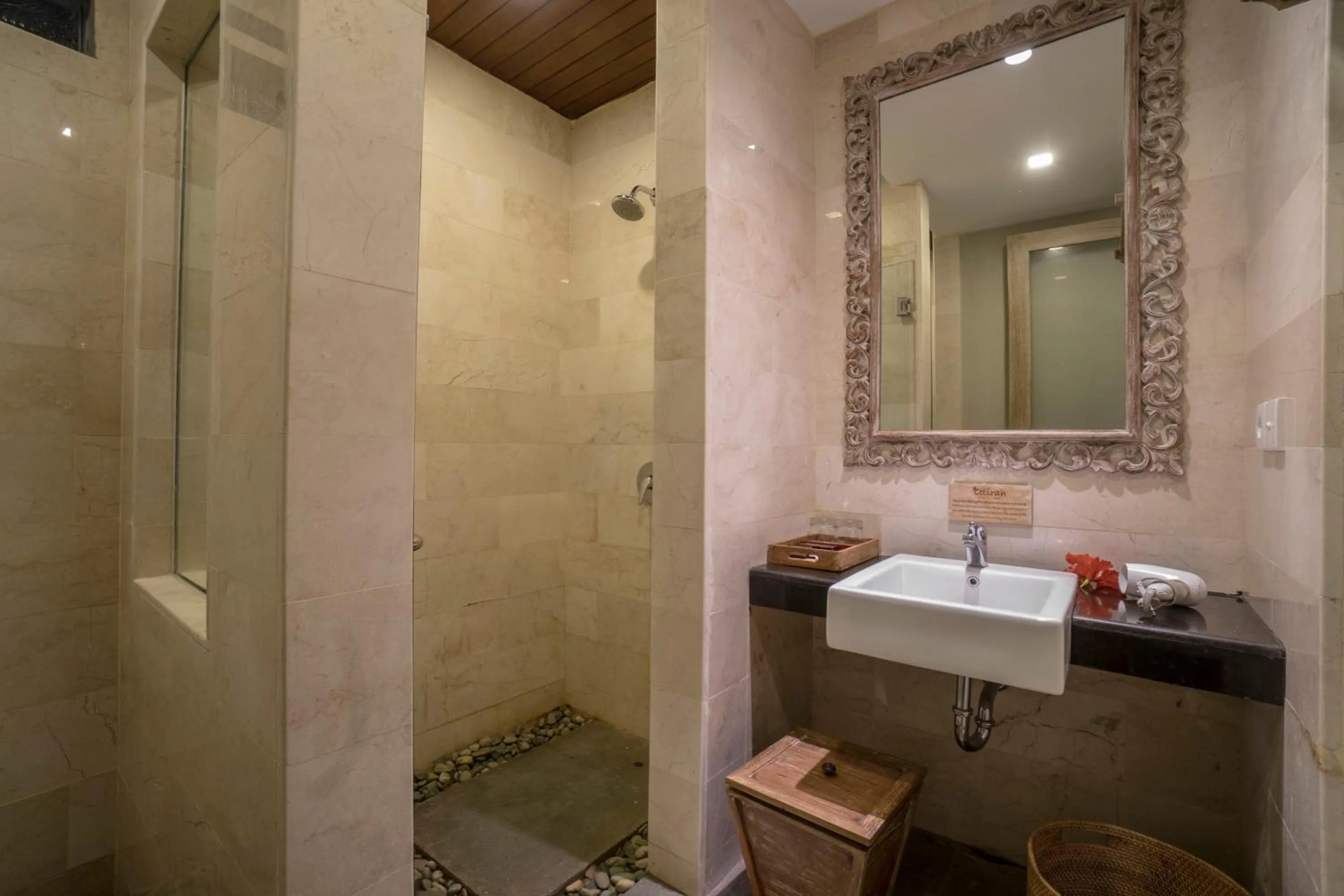 Shower in Tetirah Boutique Hotel