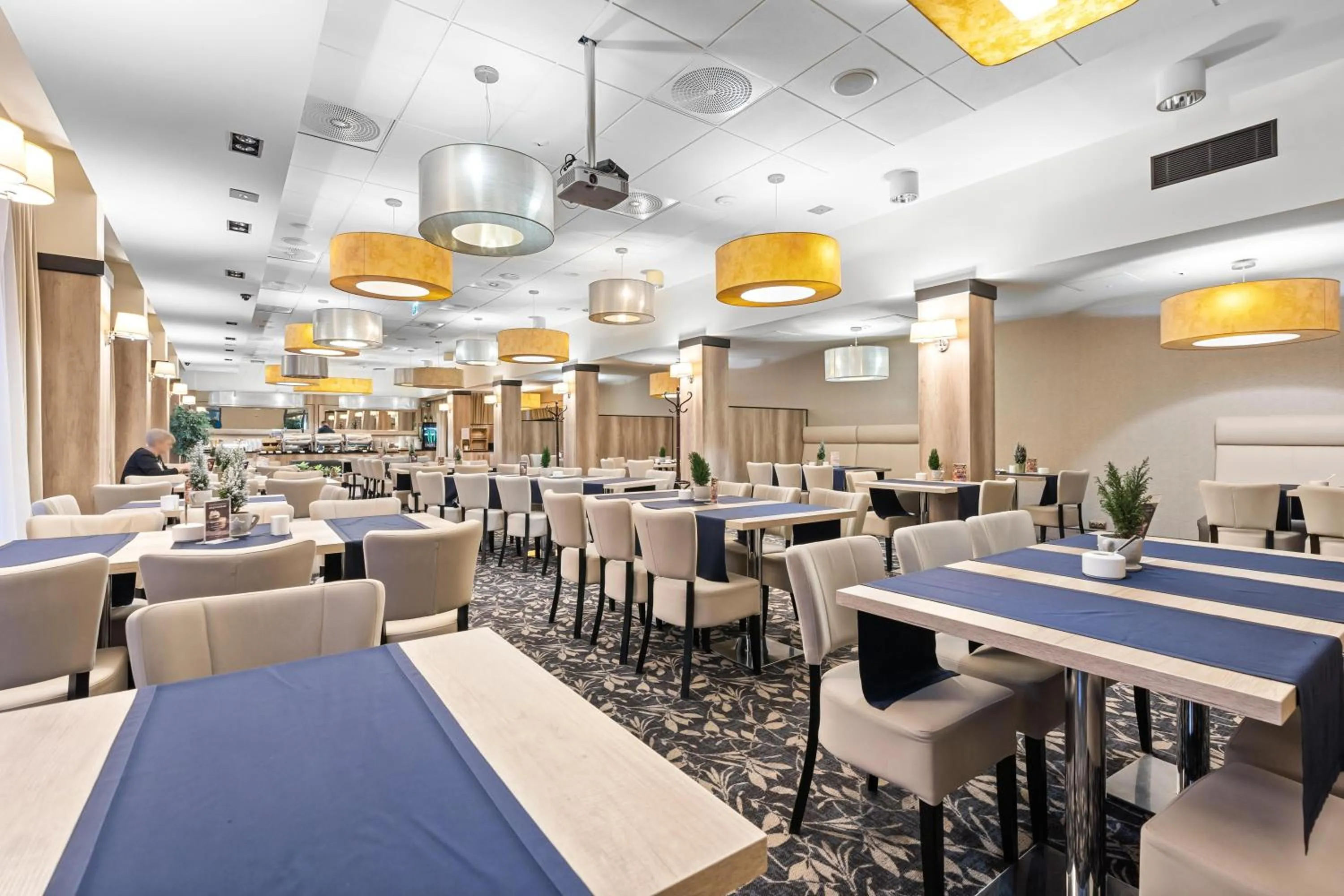 Restaurant/places to eat in Park Hotel Diament Wroclaw