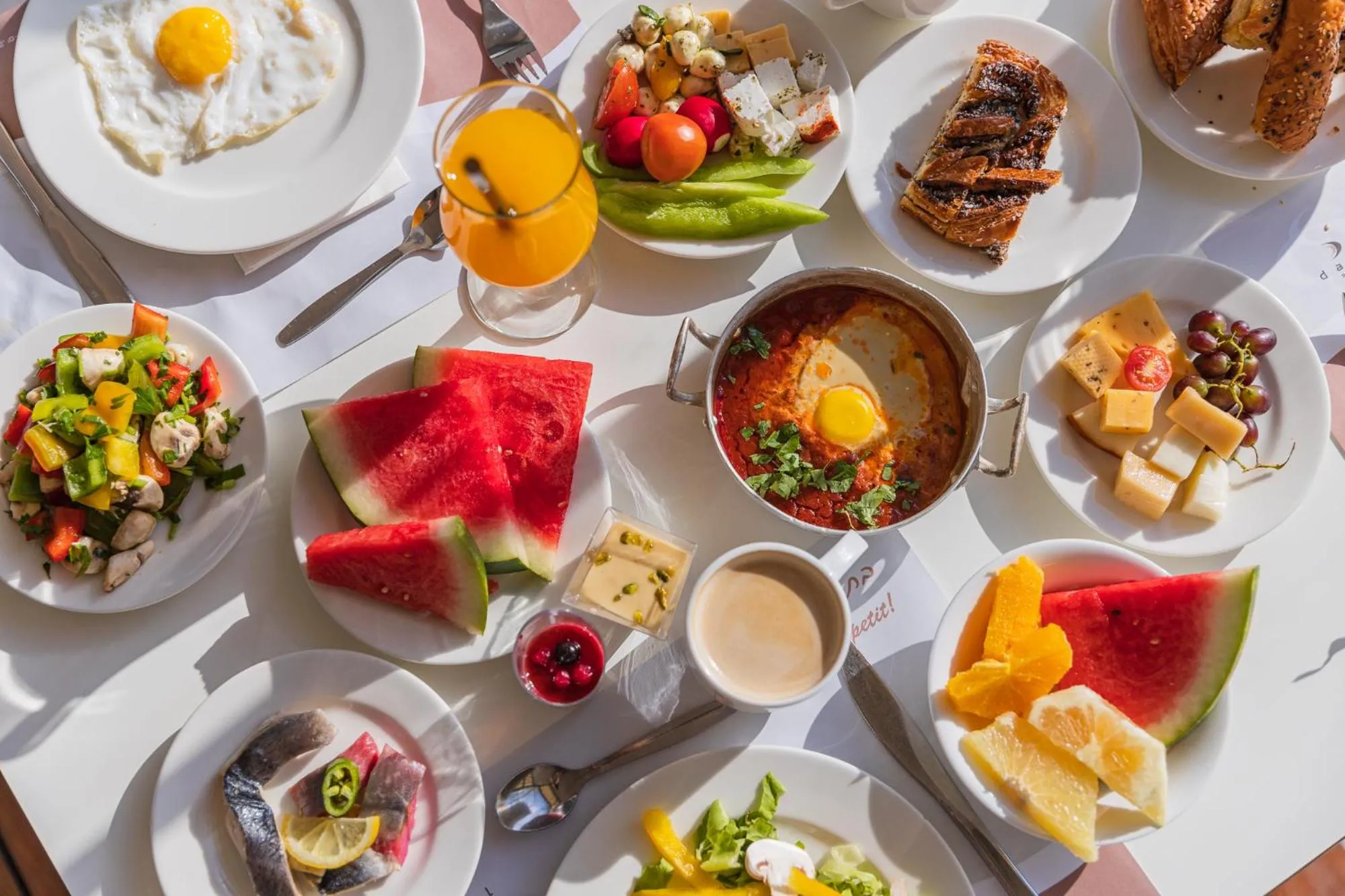 Food and drinks in Enjoy Dead Sea Hotel