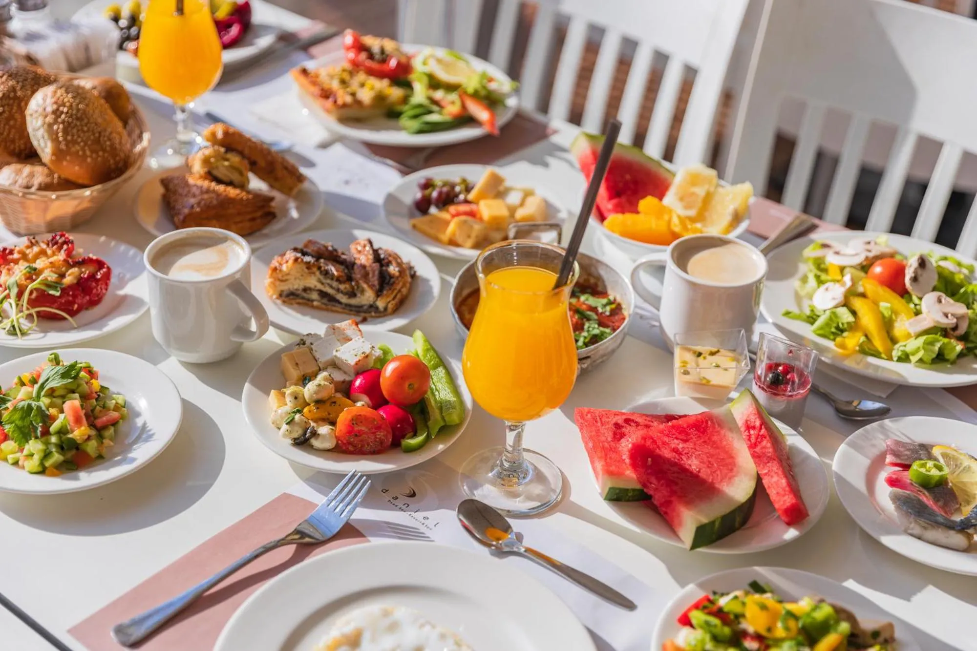 Food and drinks in Enjoy Dead Sea Hotel