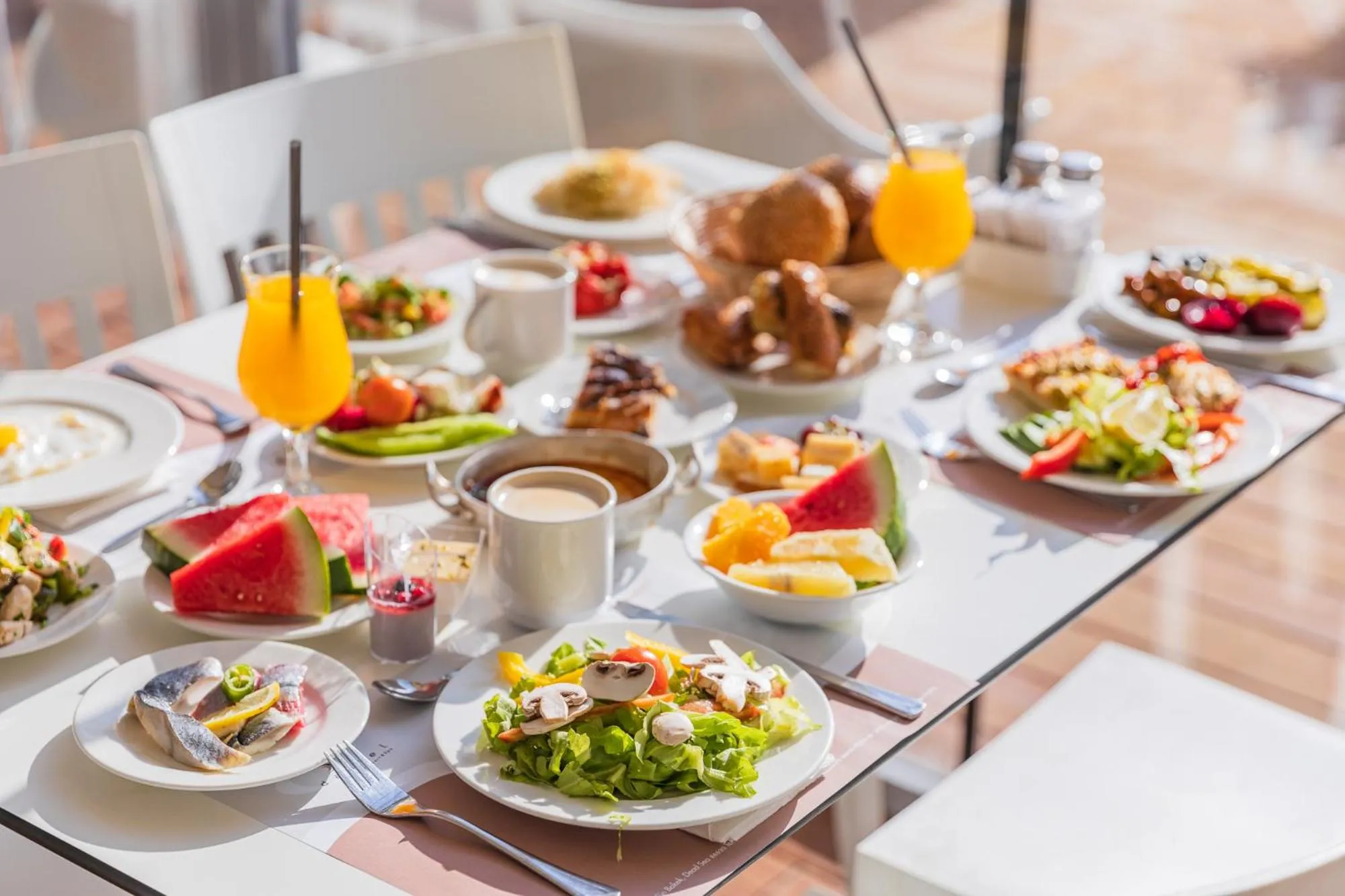 Food and drinks in Enjoy Dead Sea Hotel