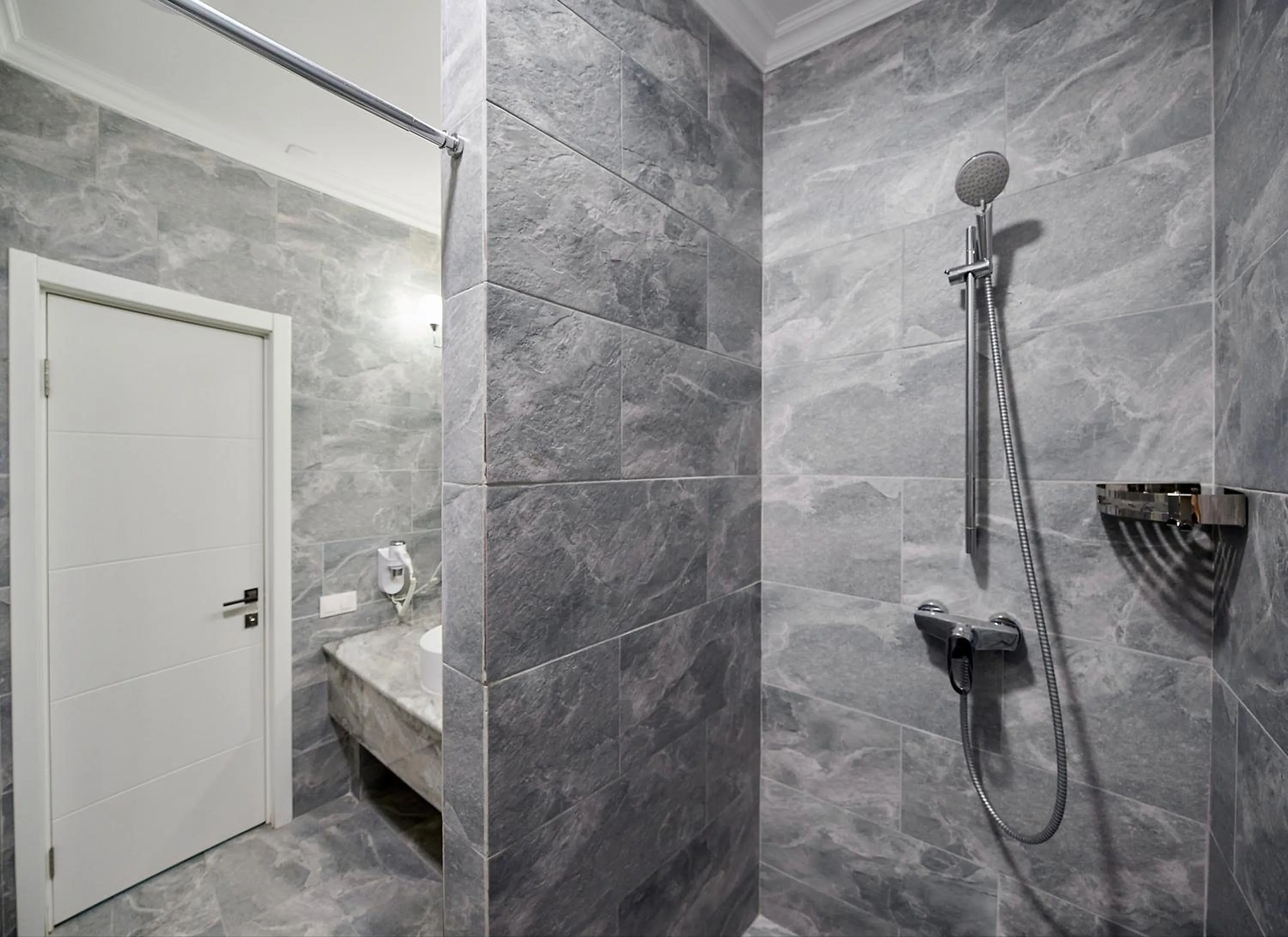 Shower in HANNAH INN - ex HELLO INN