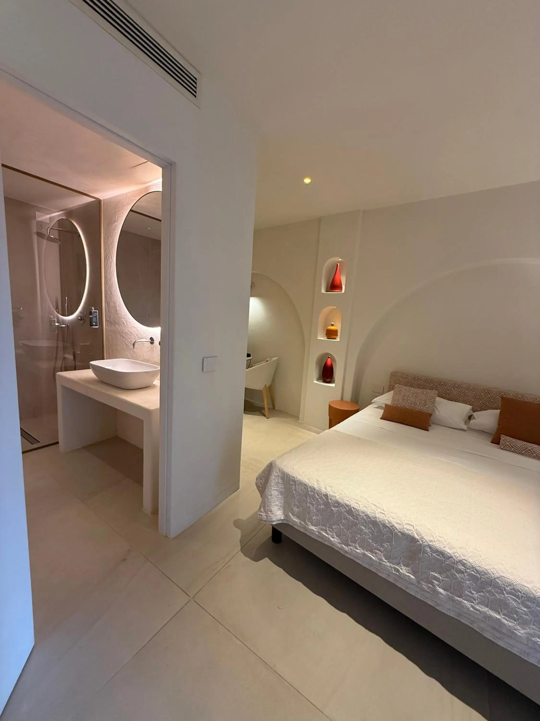 Photo of the whole room, Bed in Green Park Hotel