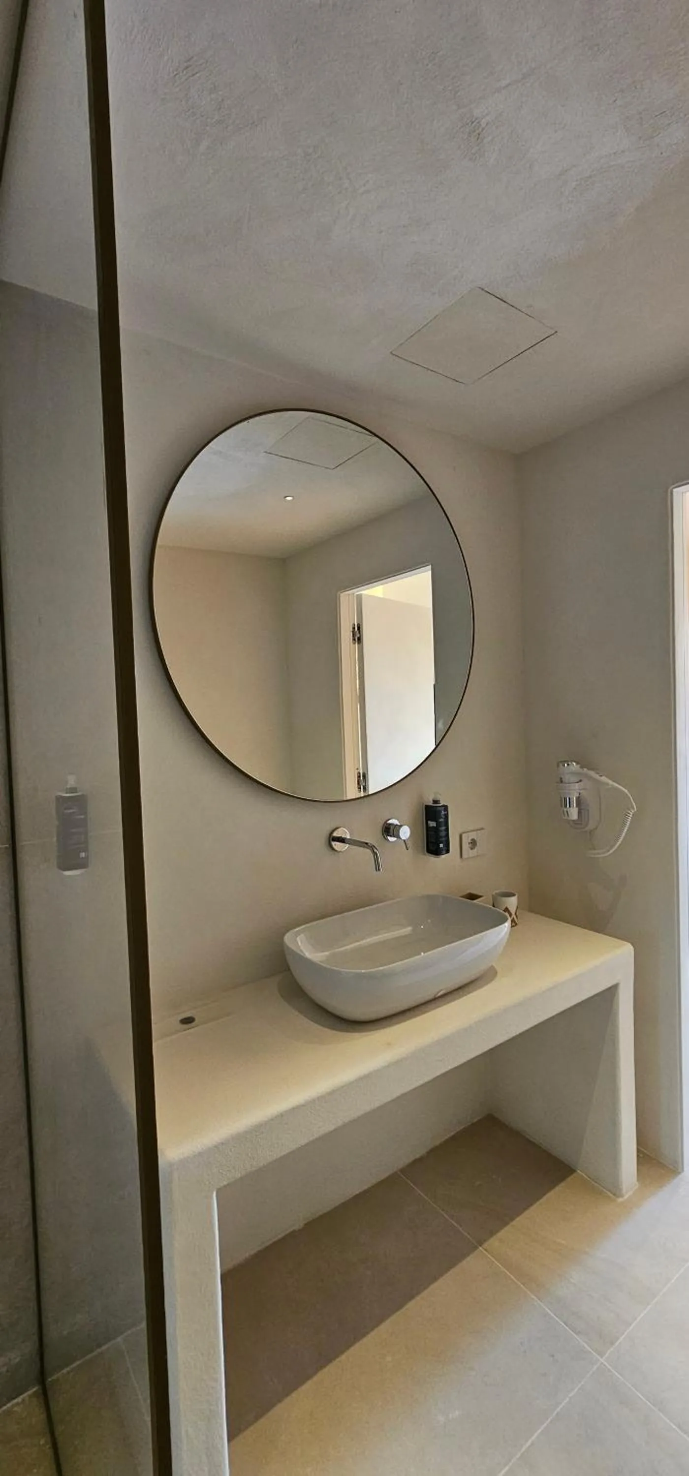 Bathroom in Green Park Hotel