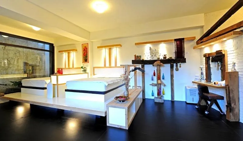 Bed in Windsor's Vanilla Garden B&B