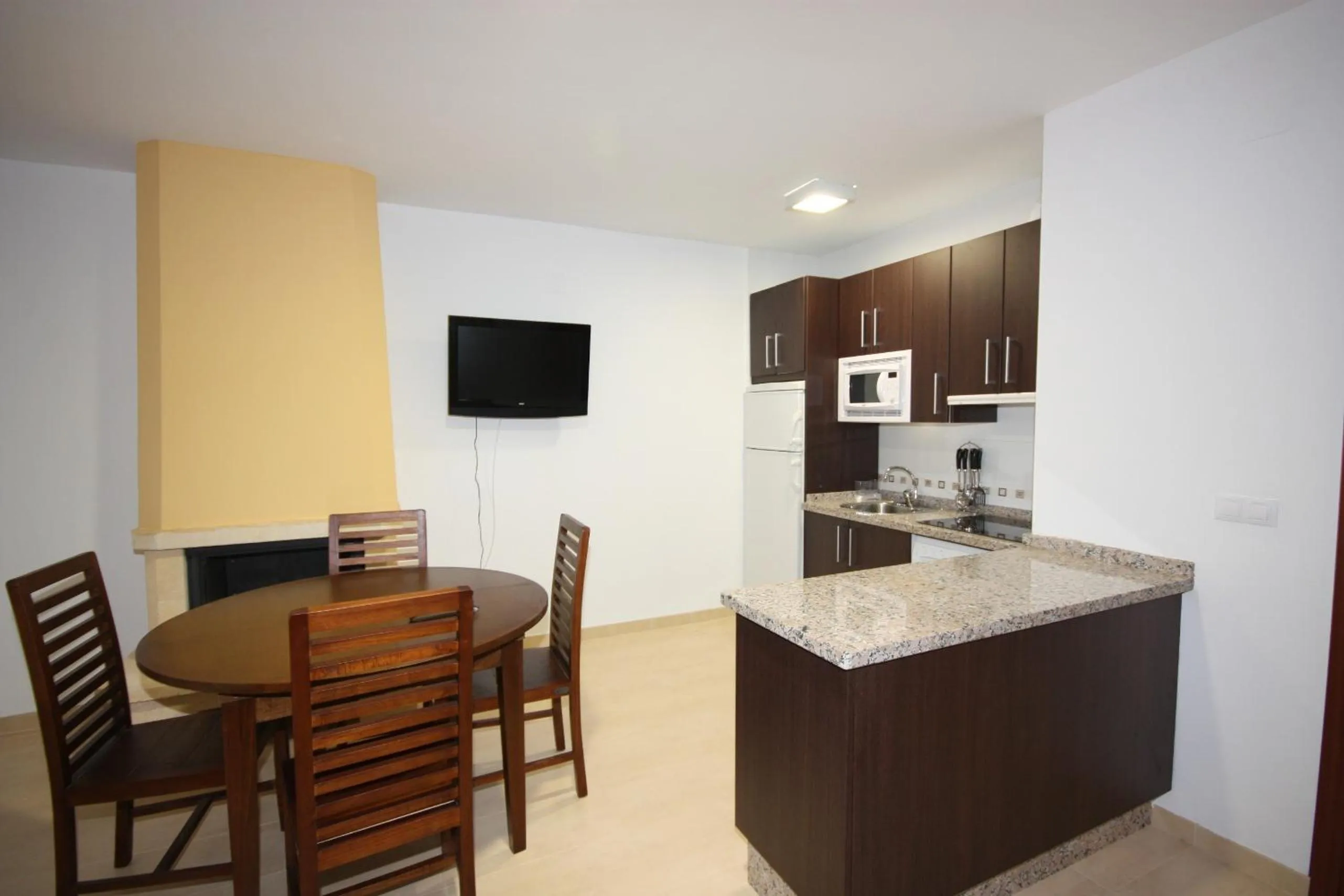 Kitchen or kitchenette in Apartamentos Rurales Campillo