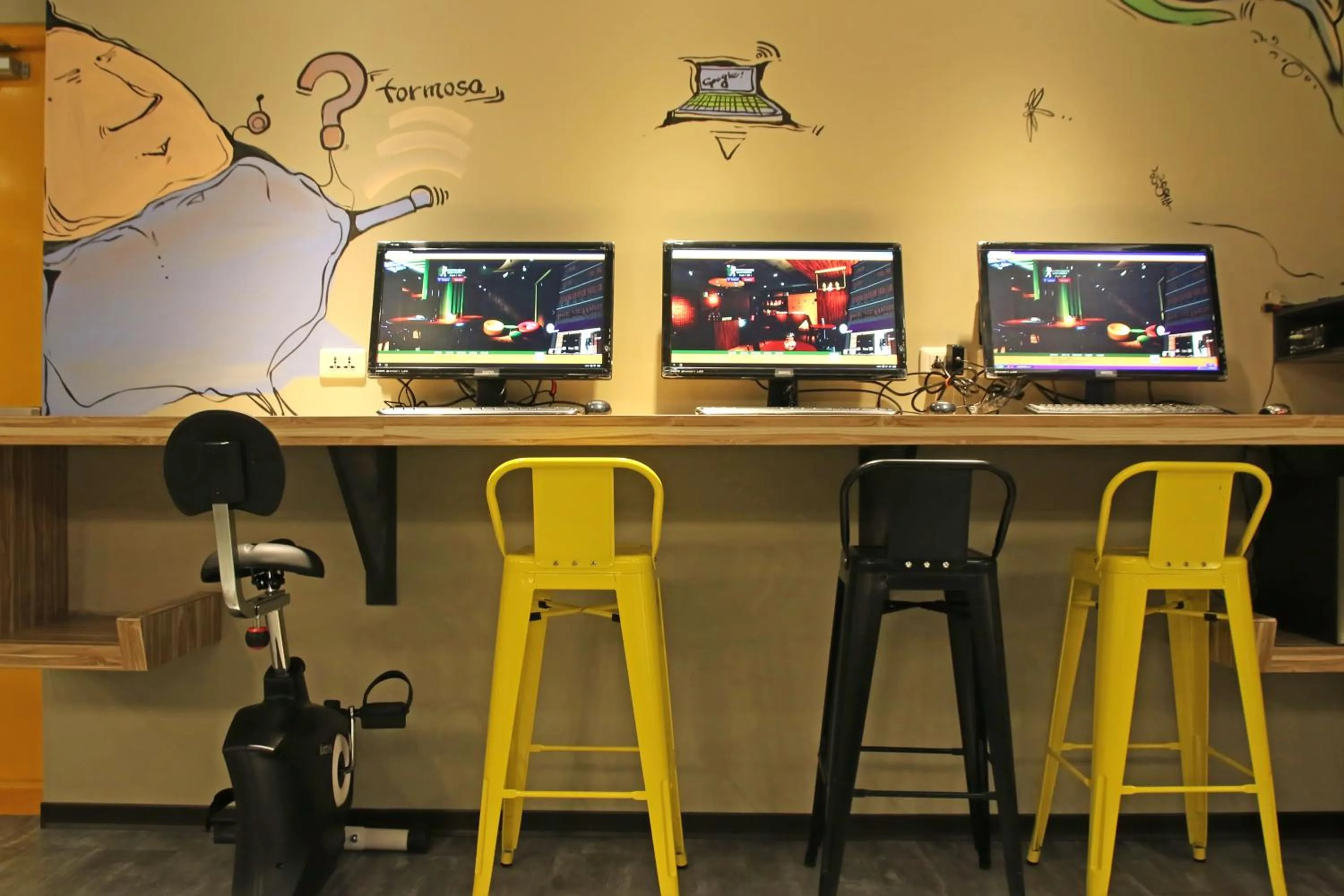 Communal lounge/ TV room in Backpackers Hostel - Taipei Changchun