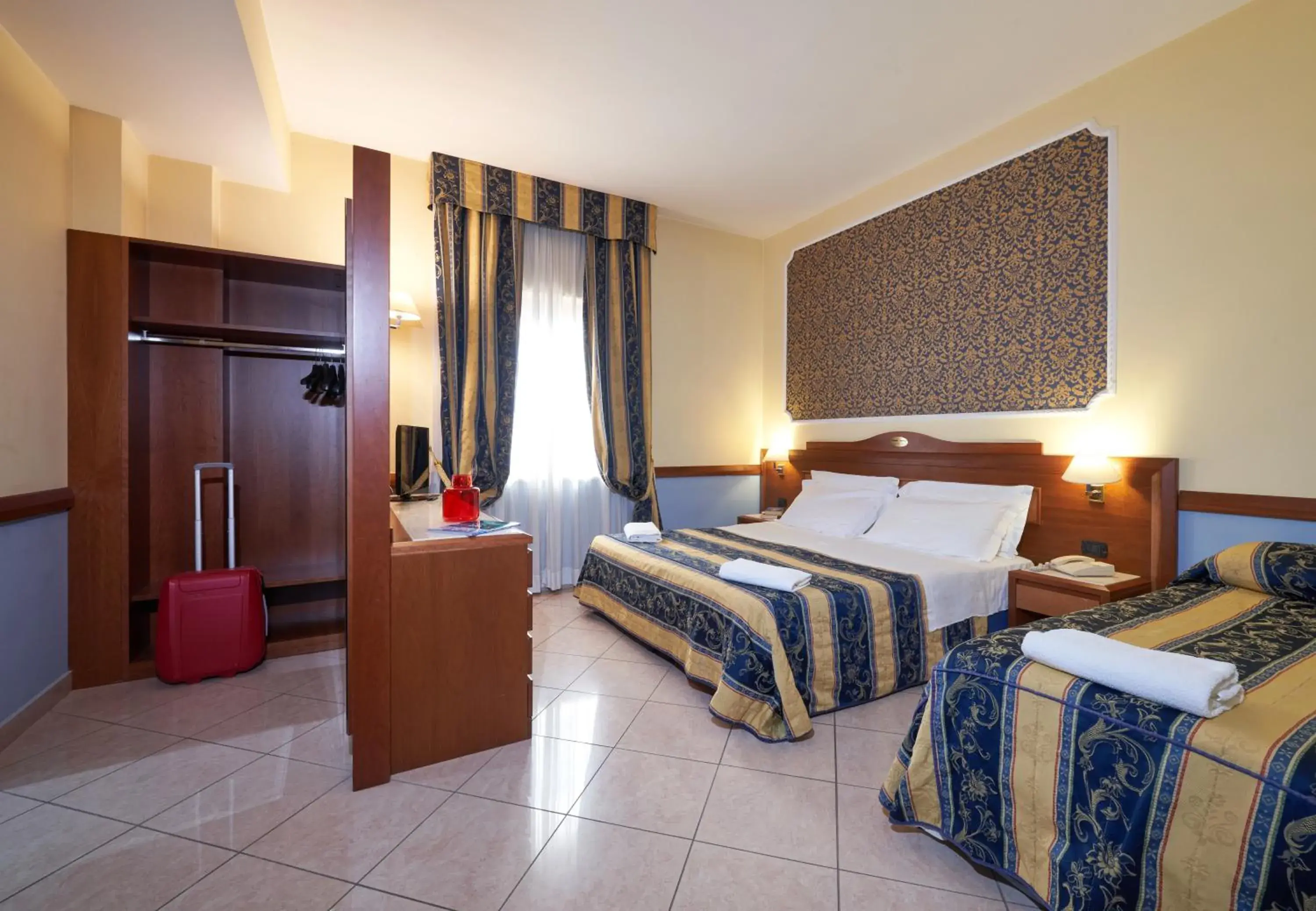 Triple Room in Hotel Ristorante La Piana Triple Room in Hotel Ristorante La Piana