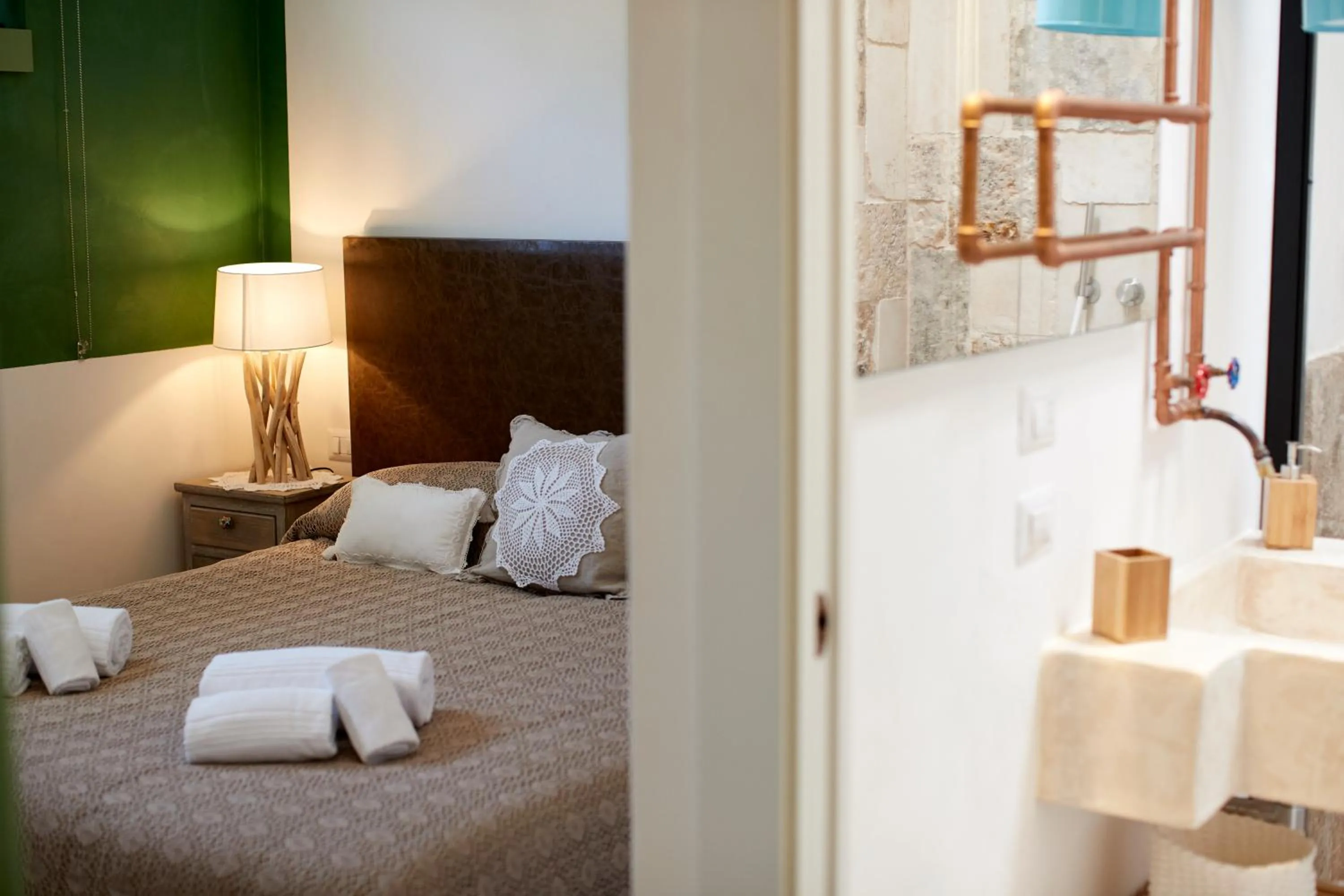 Shower, Bed in Echi di Puglia