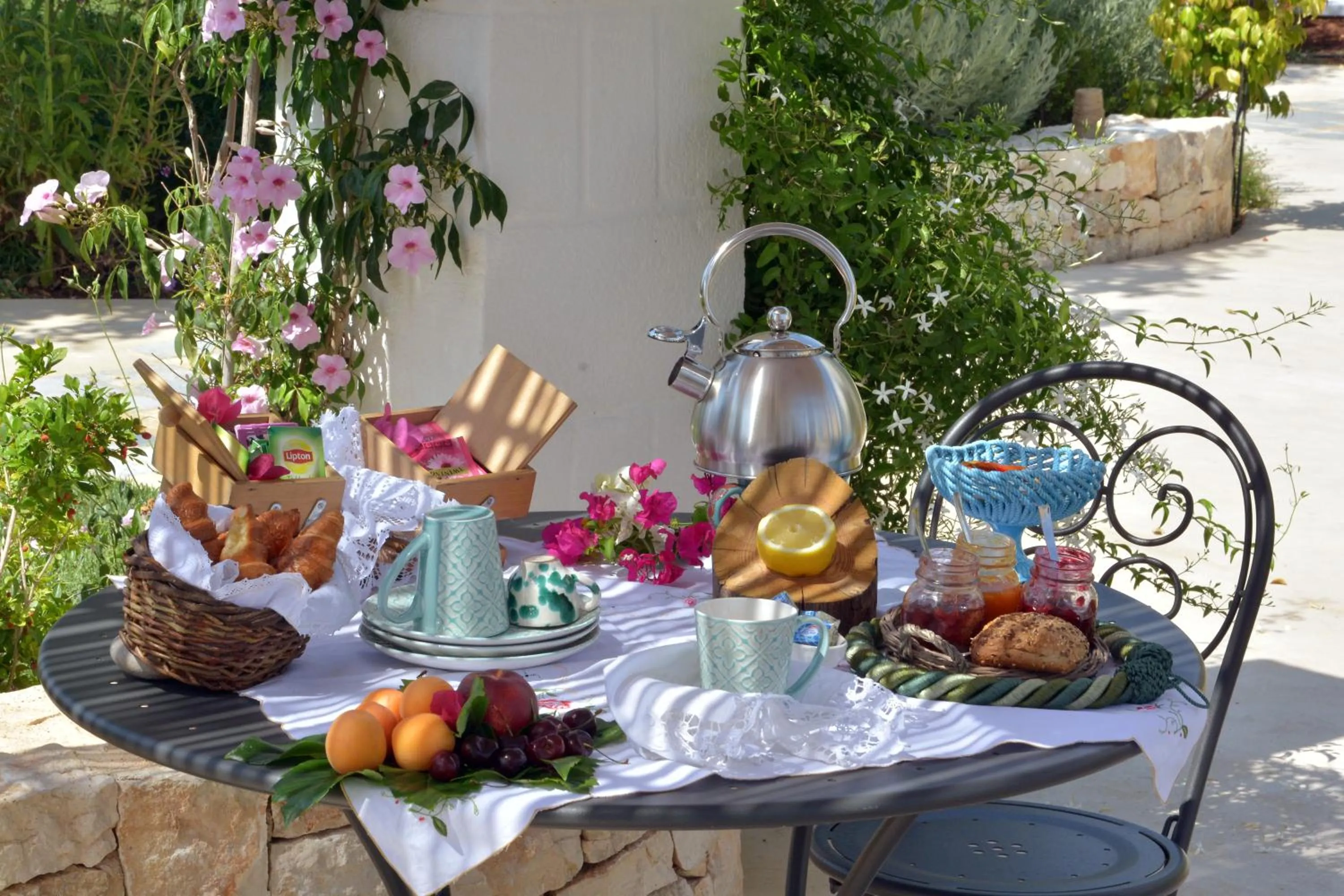 Italian breakfast in Echi di Puglia