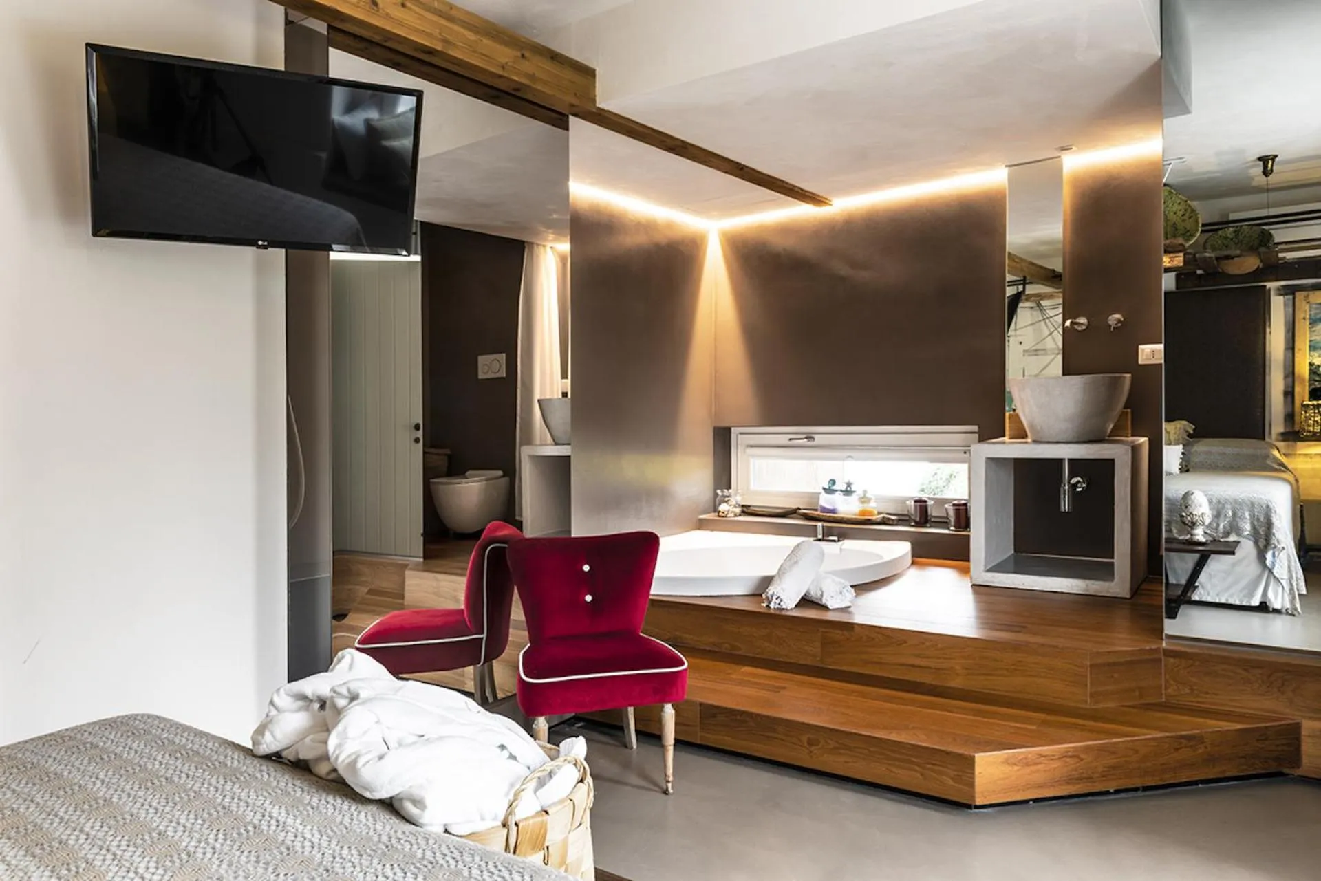 Hot Tub, Bed in Echi di Puglia