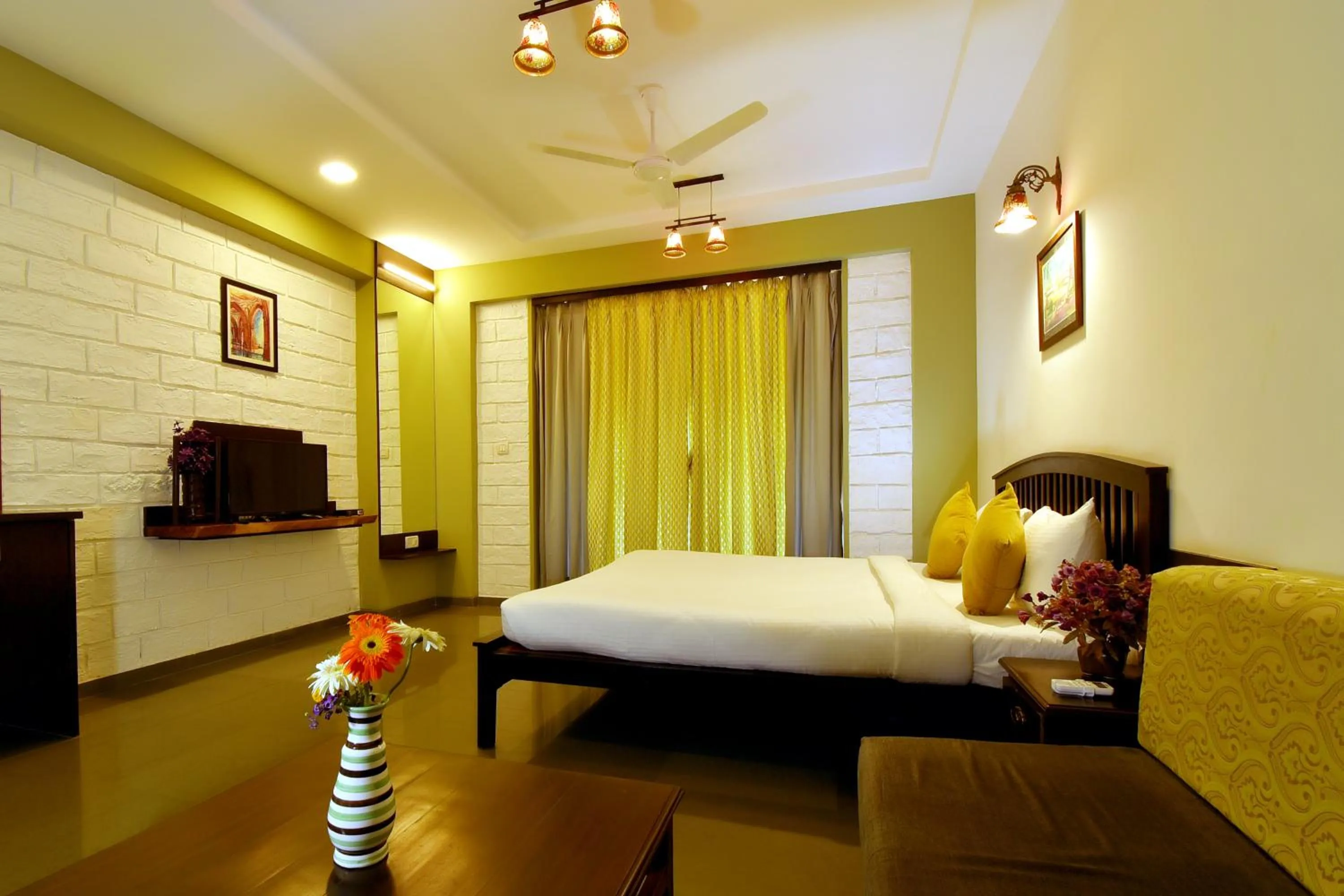 Photo of the whole room, Bed in The Mango Inn