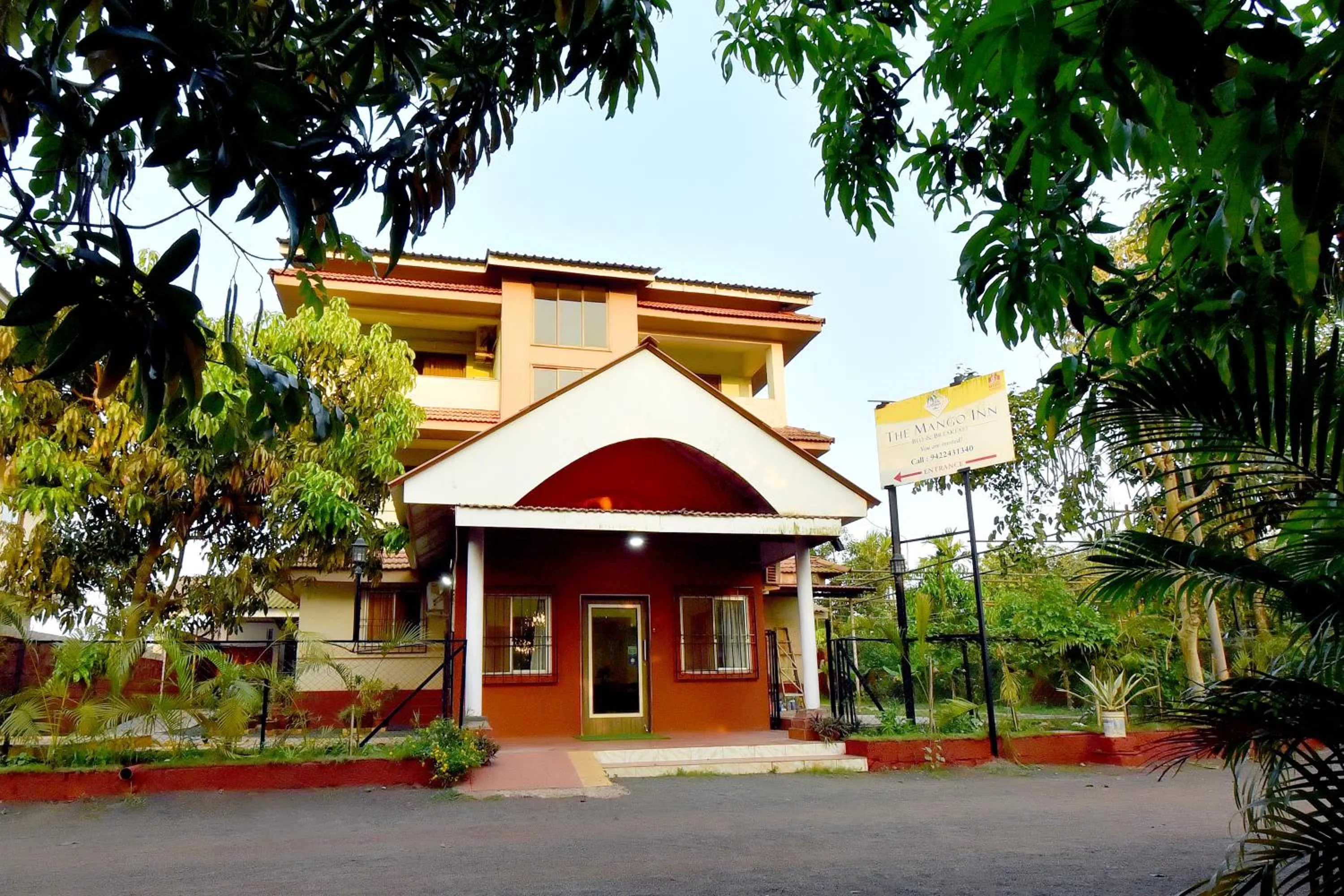 Facade/entrance in The Mango Inn
