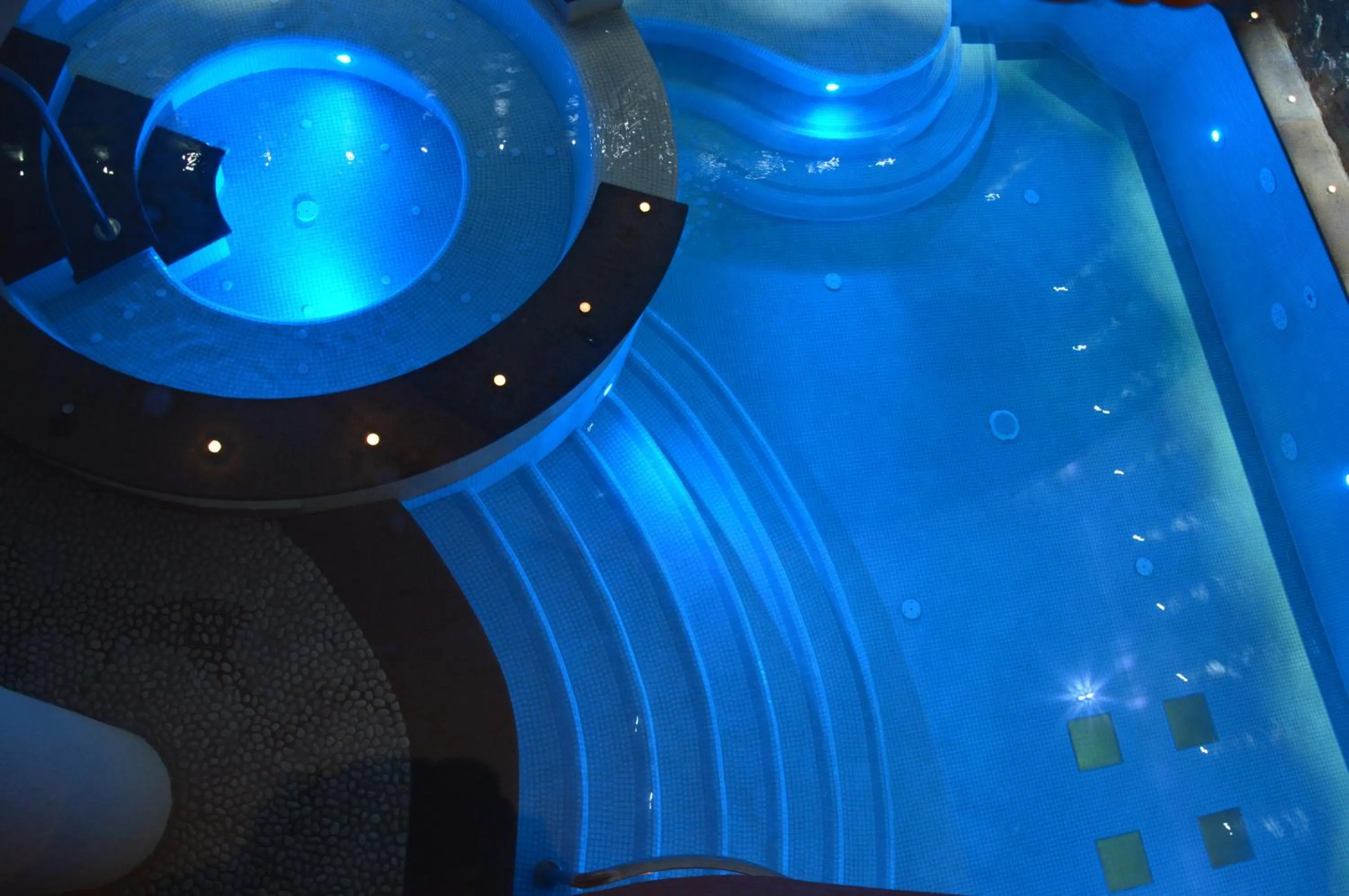 Swimming pool in Hotel Garnì Carpe Diem