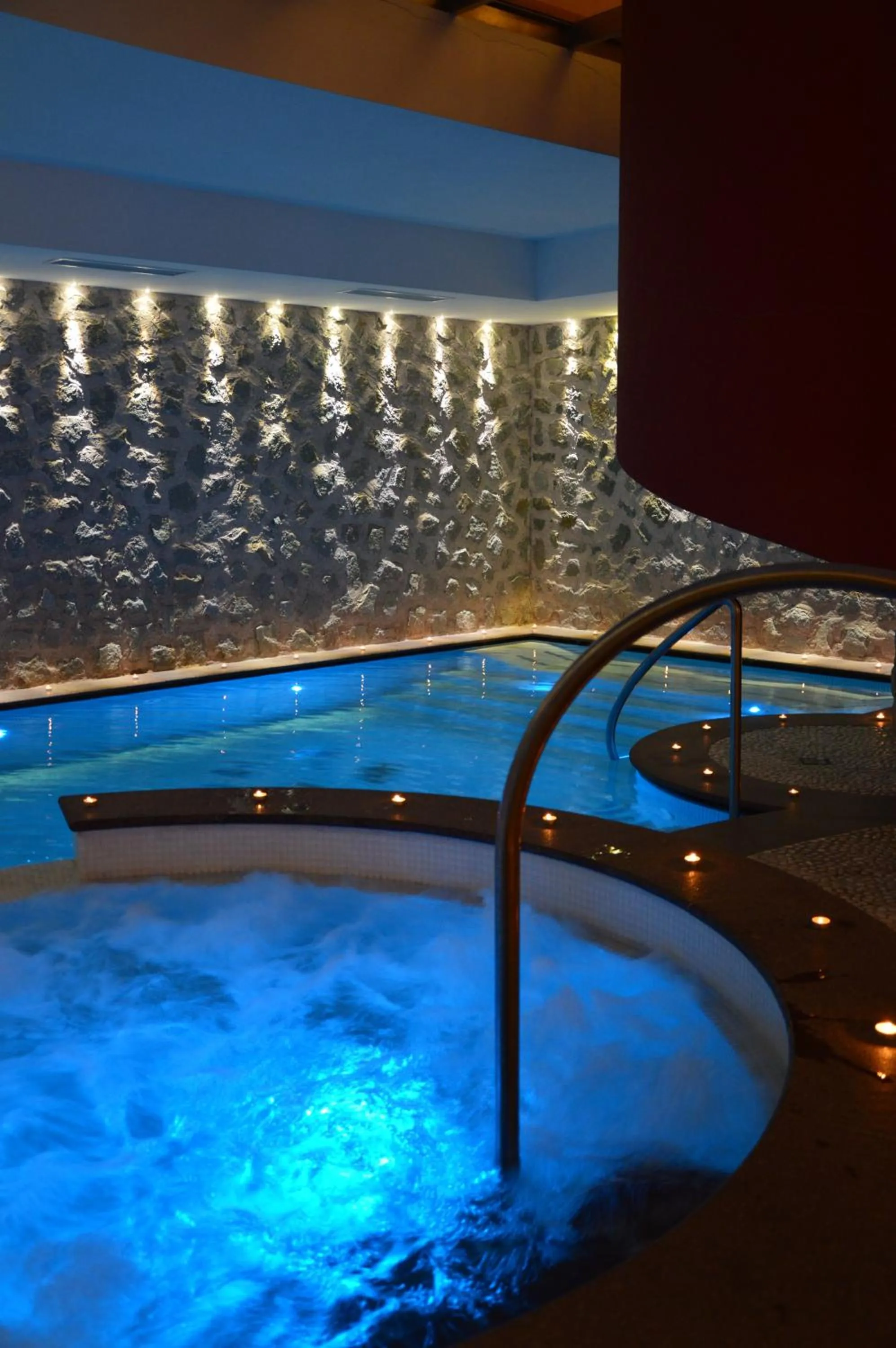 Swimming pool in Hotel Garnì Carpe Diem