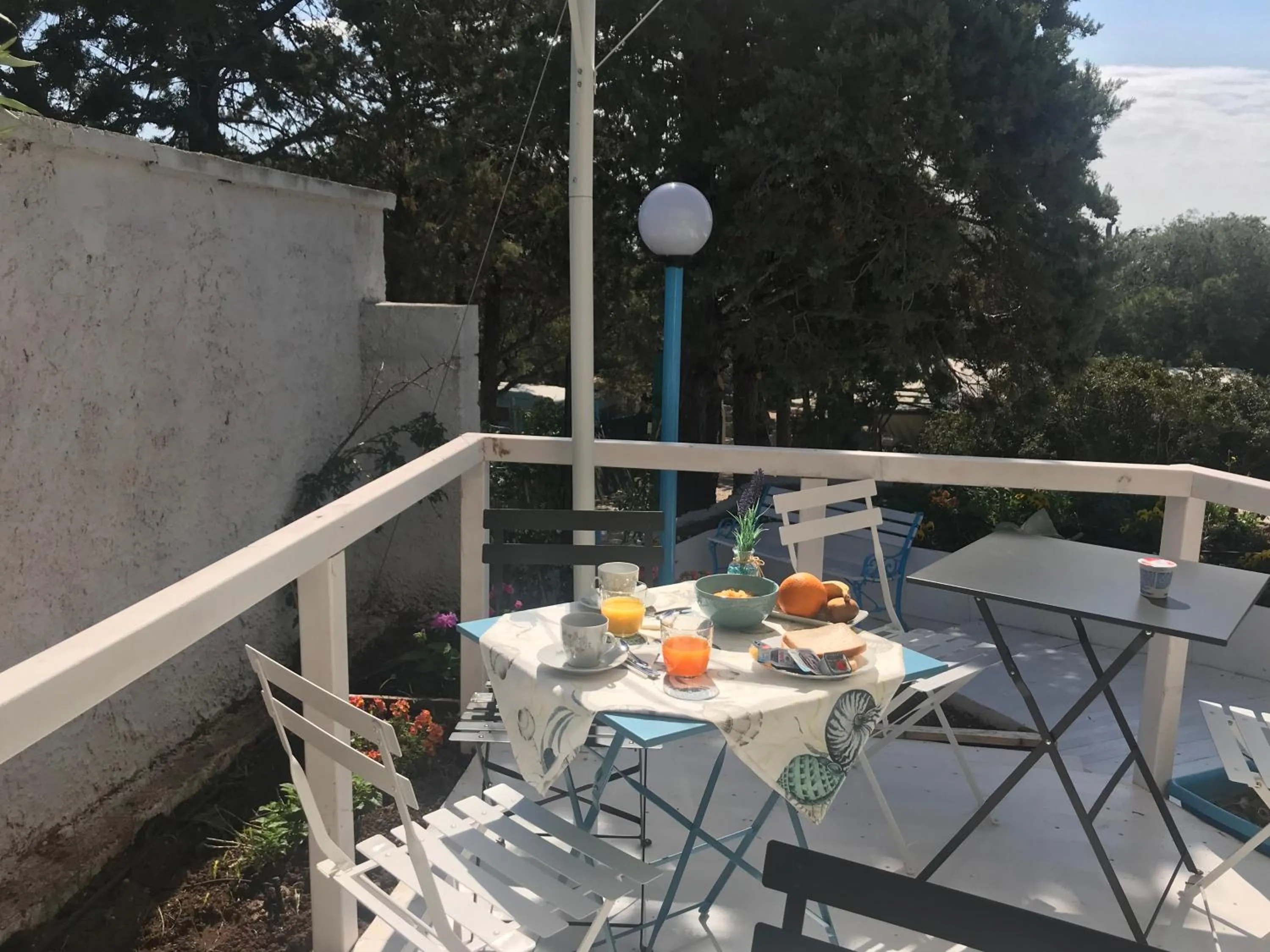 Restaurant/places to eat in Palmasera Charming Rooms