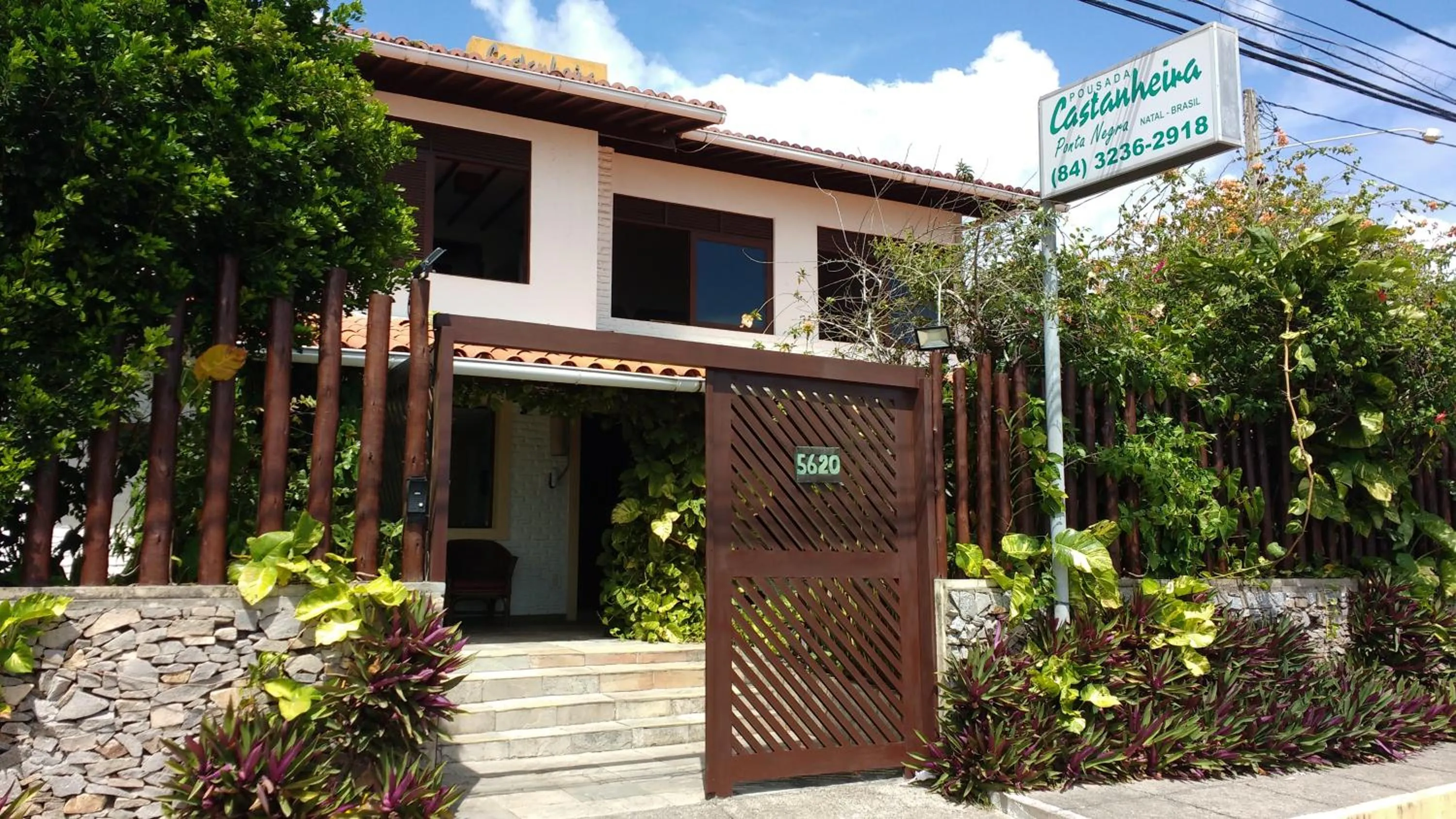 Facade/entrance in Pousada Castanheira