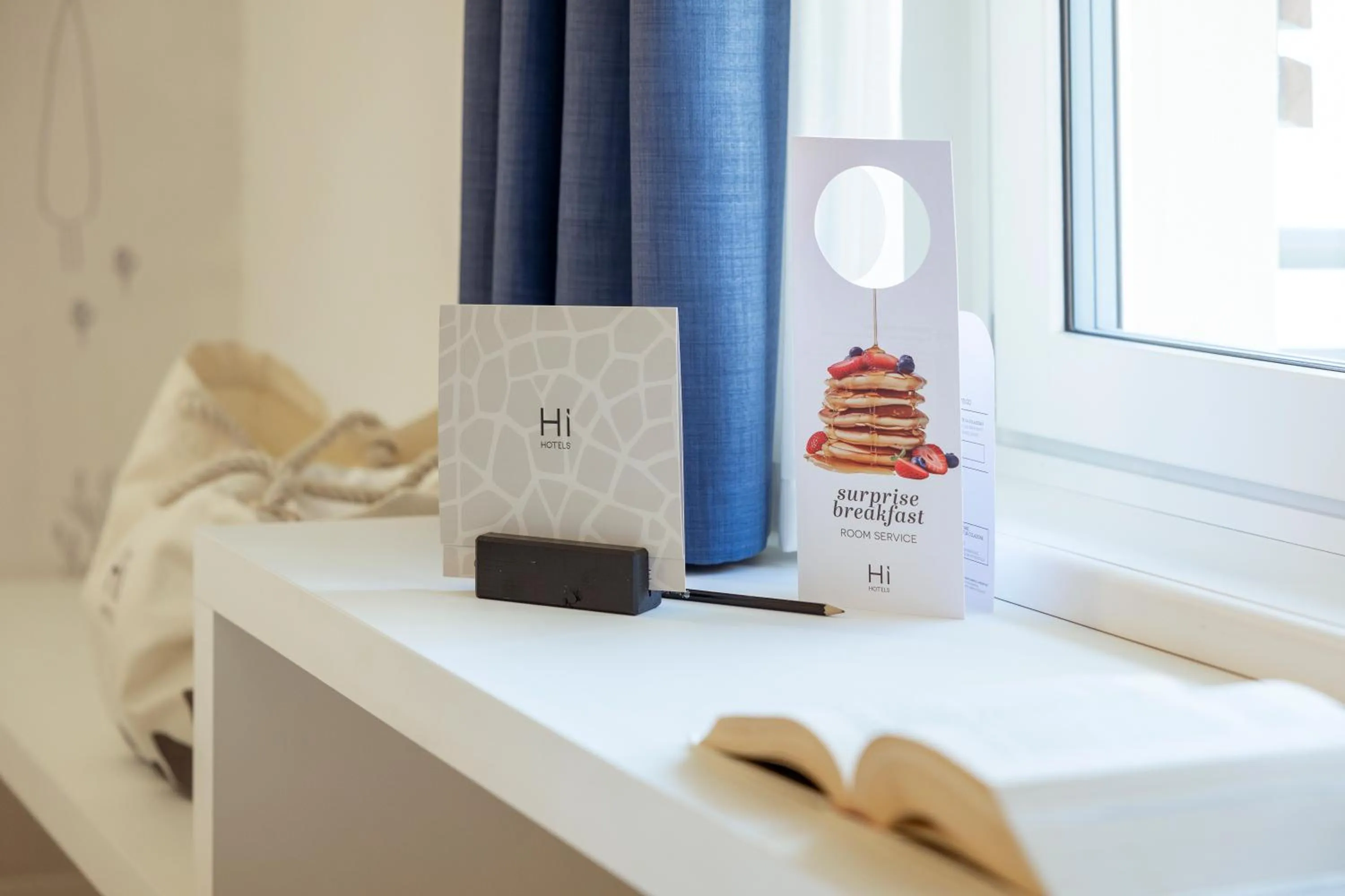 Photo of the whole room, Bed in SeeLE Garda Hotel