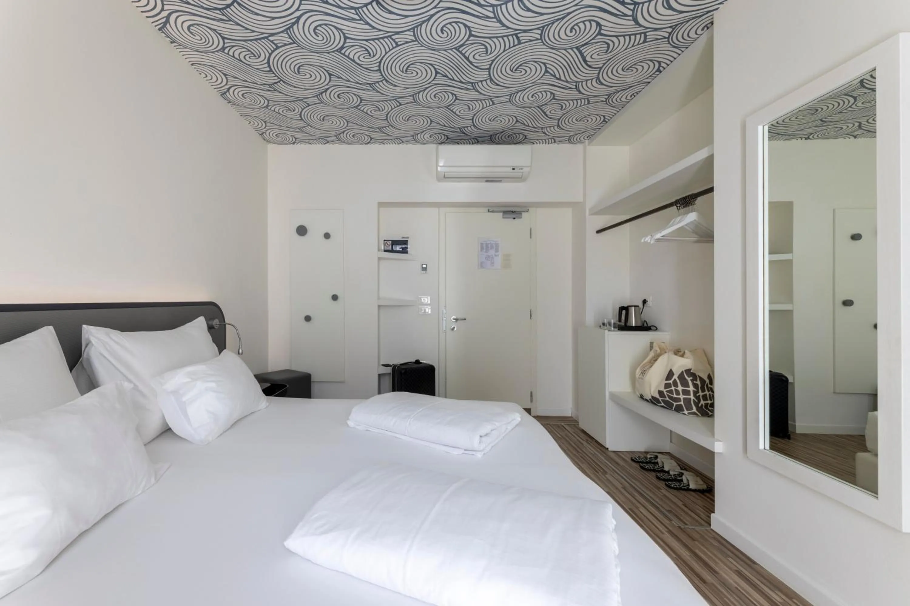 Bedroom, Bed in SeeLE Garda Hotel