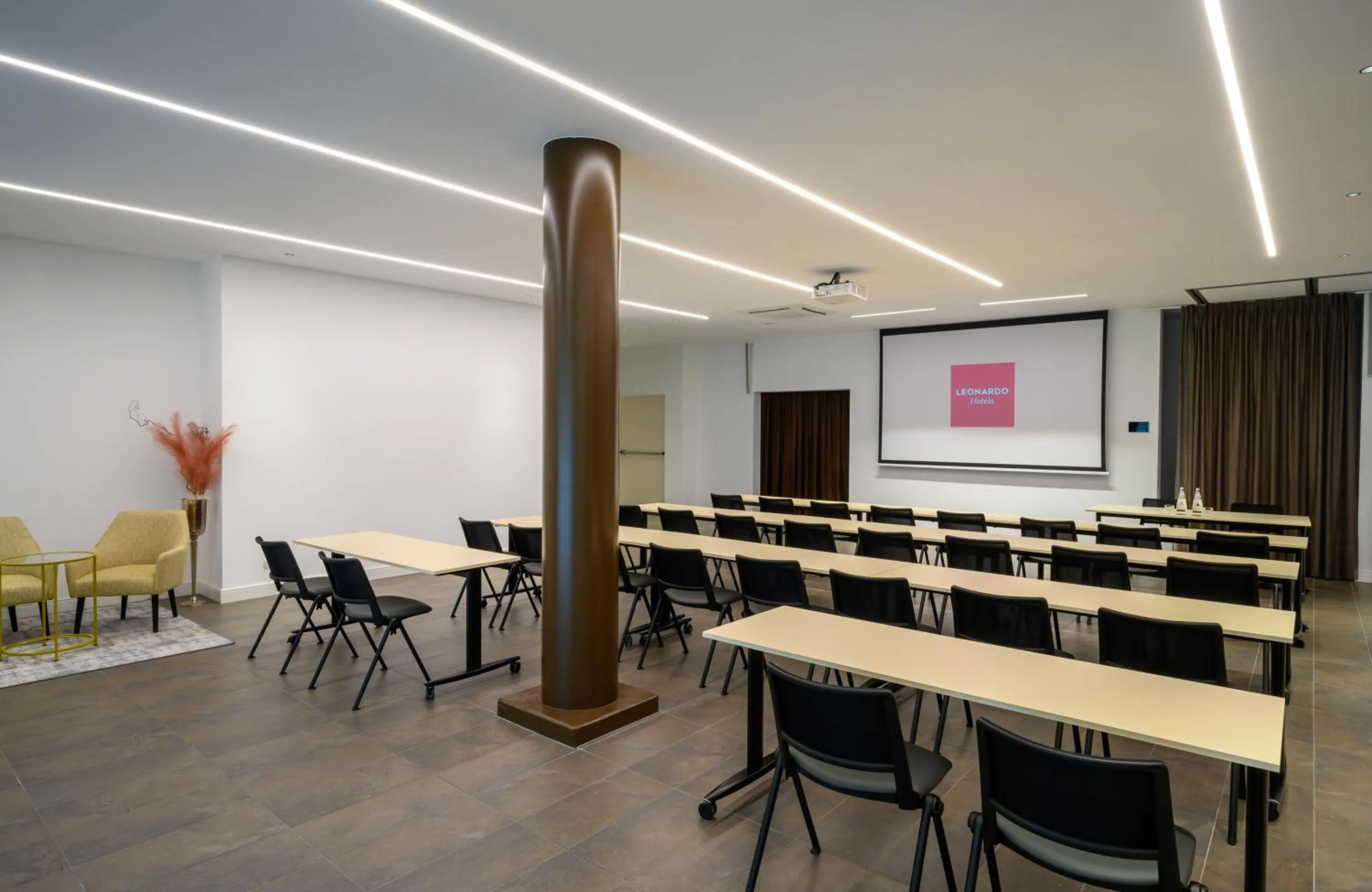 Meeting/conference room in Leonardo Hotel Lago di Garda - Wellness and Spa