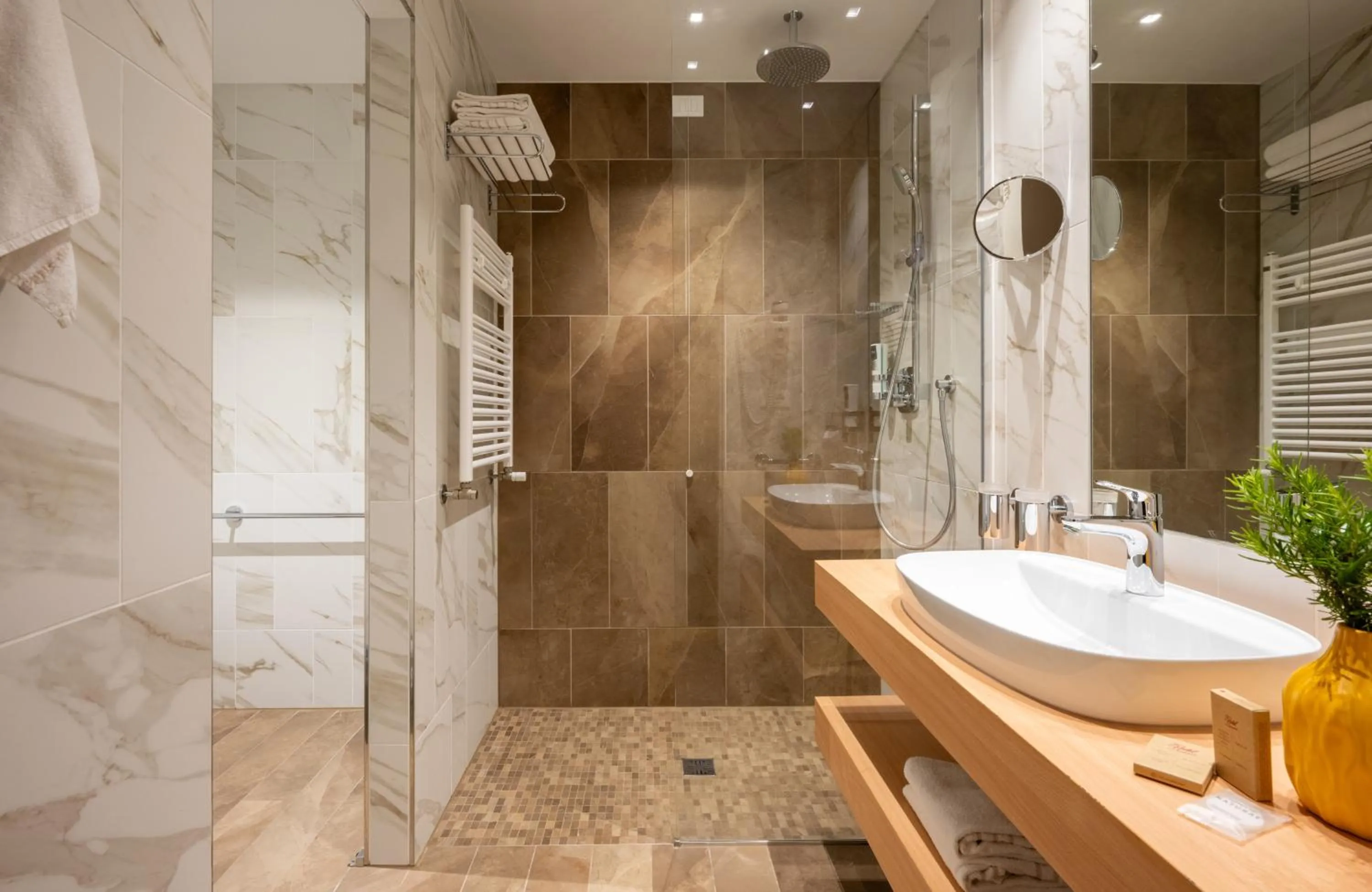 Shower in Leonardo Hotel Lago di Garda - Wellness and Spa