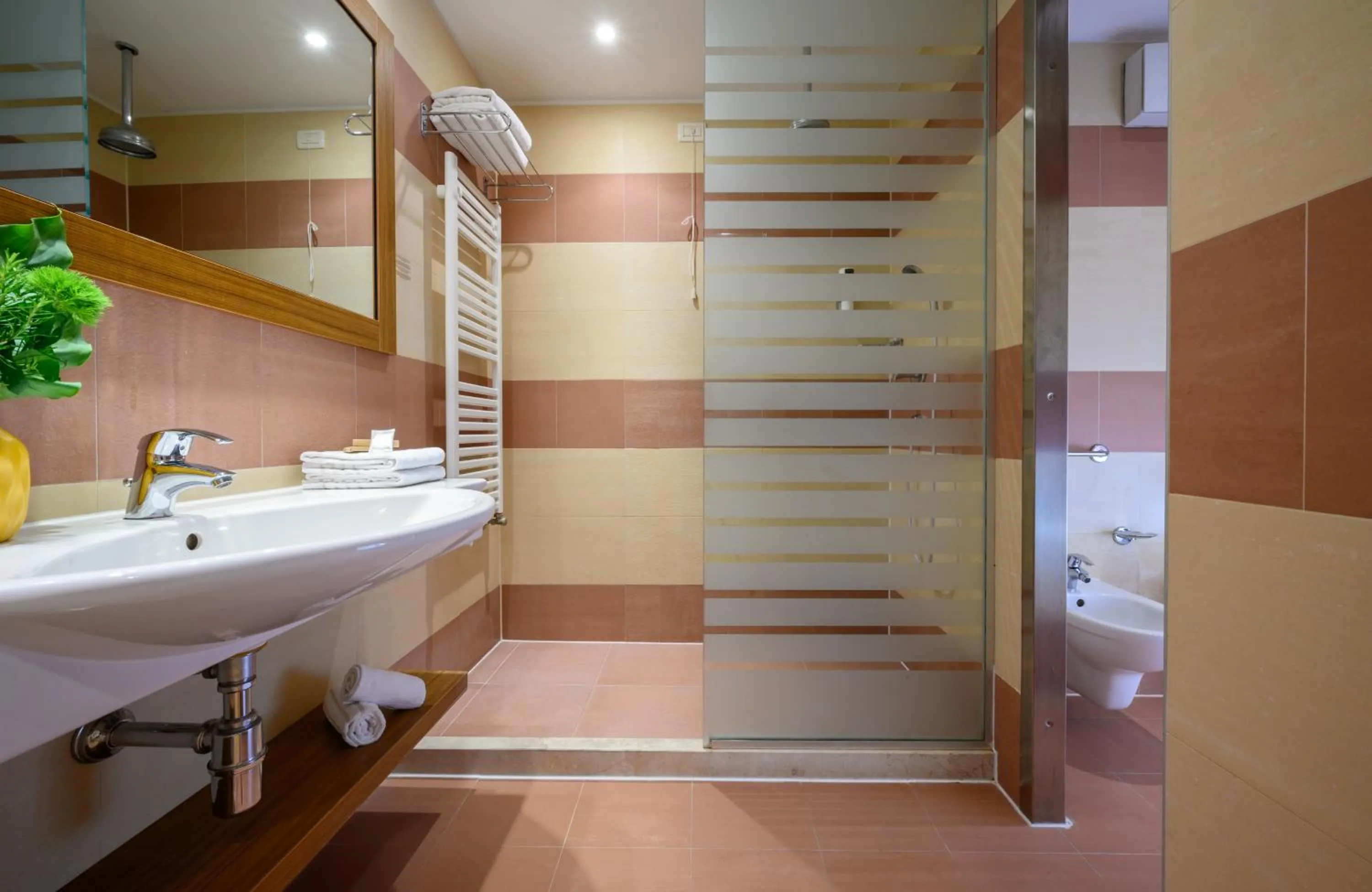 Bathroom in Leonardo Hotel Lago di Garda - Wellness and Spa