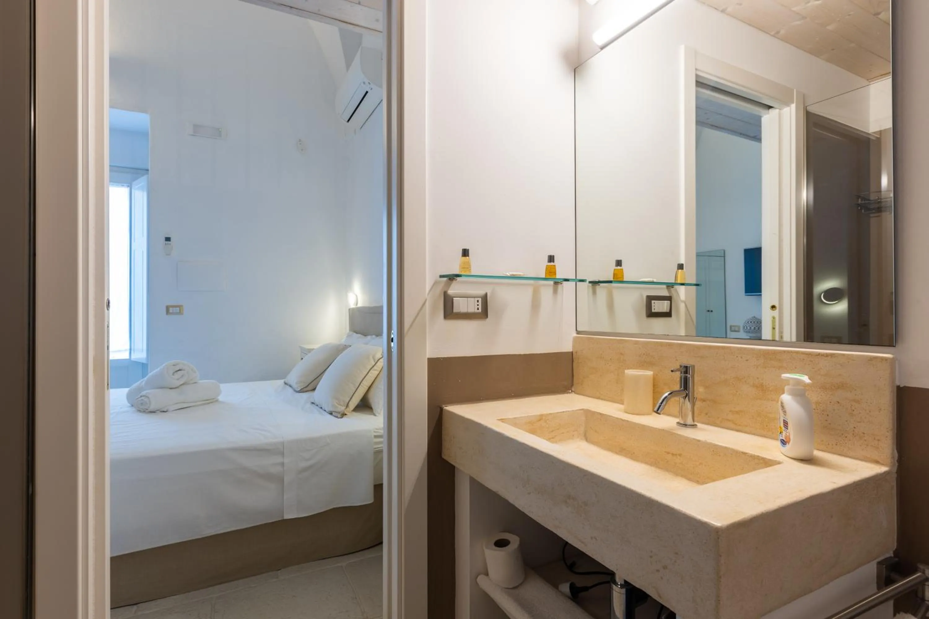 Bathroom, Bed in La Loggetta