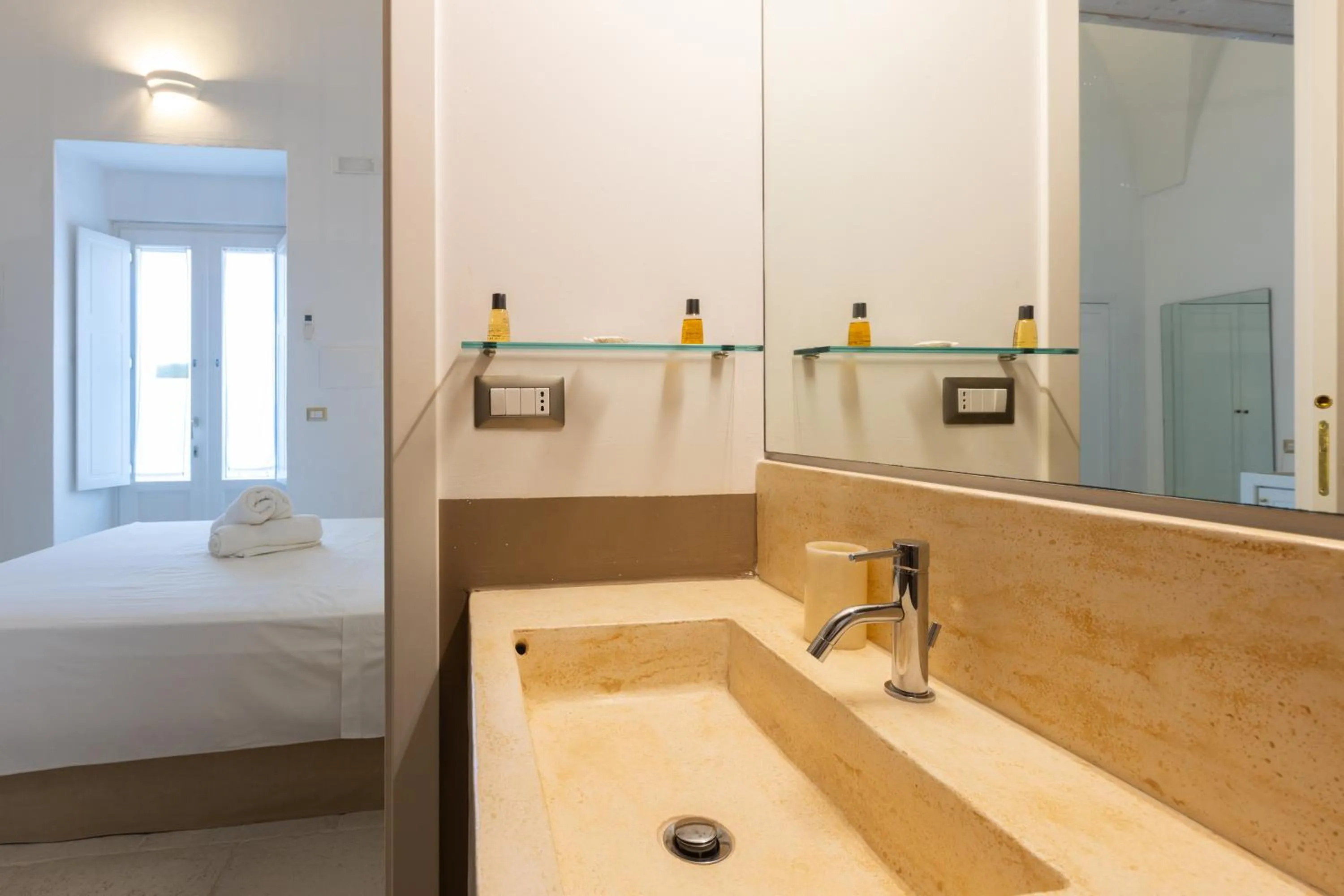 Bathroom, Bed in La Loggetta